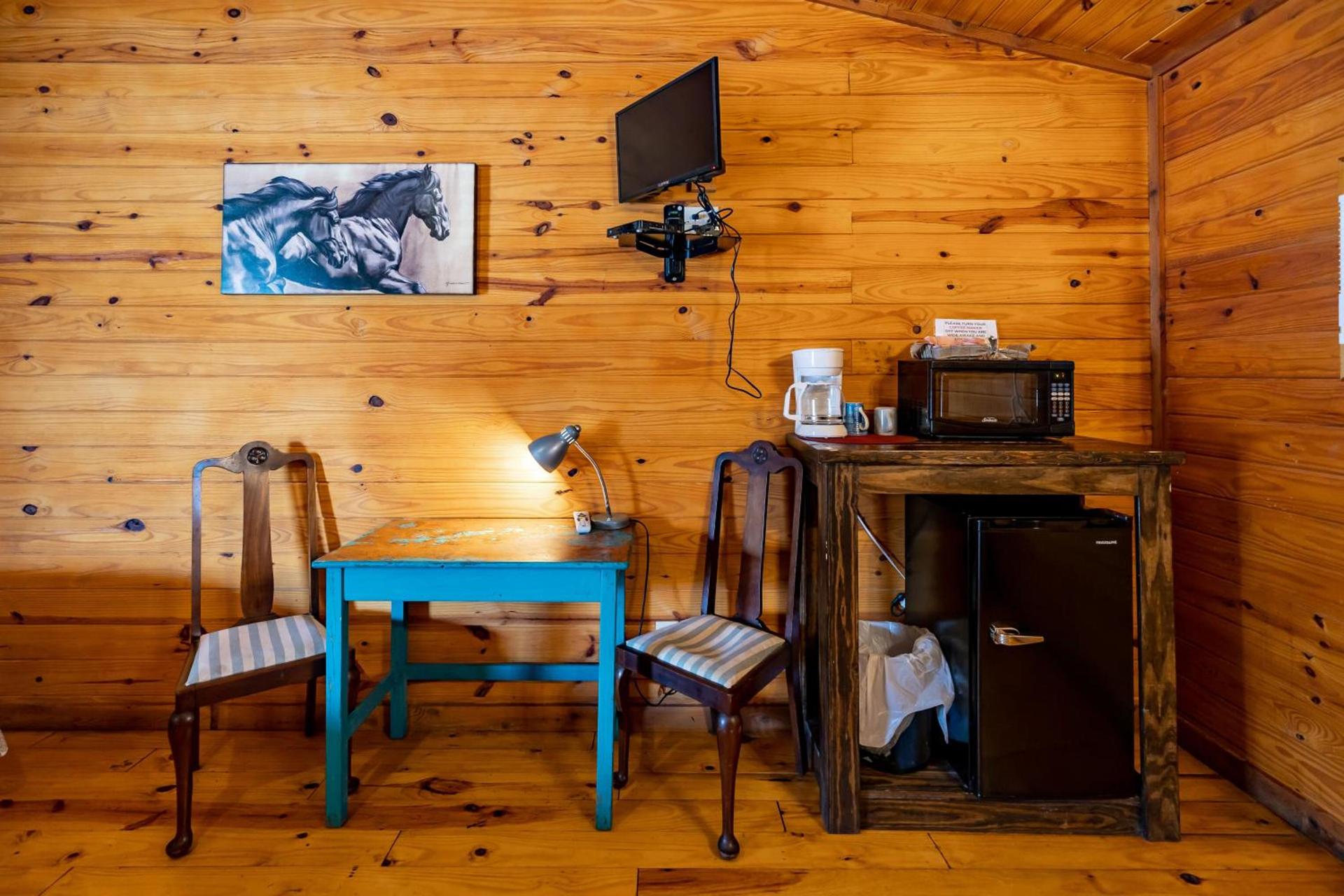 The Historic Leakey Inn photo 47