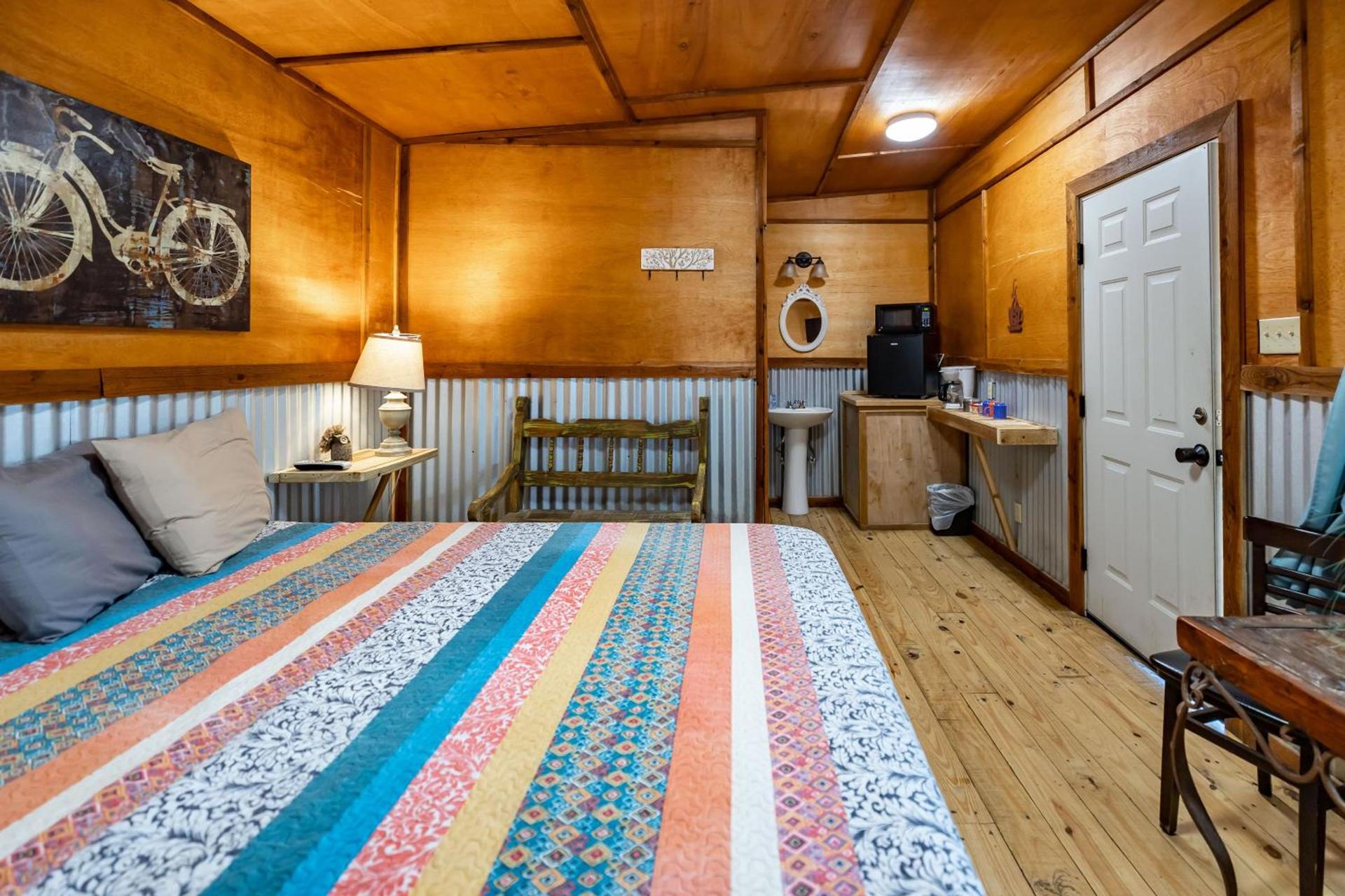The Historic Leakey Inn photo 54