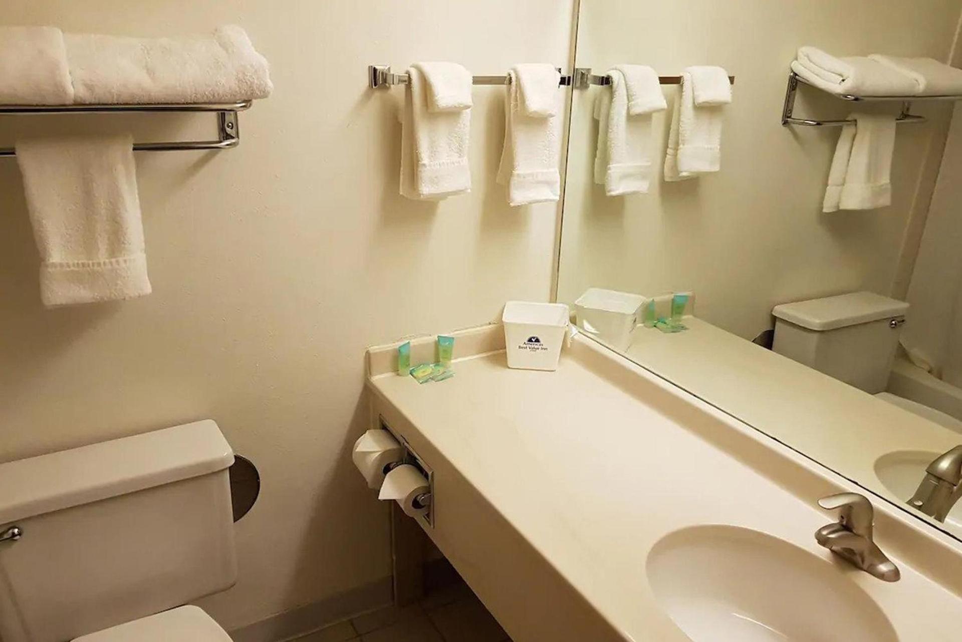 Coratel Inn & Suites by Jasper Northfield photo 16