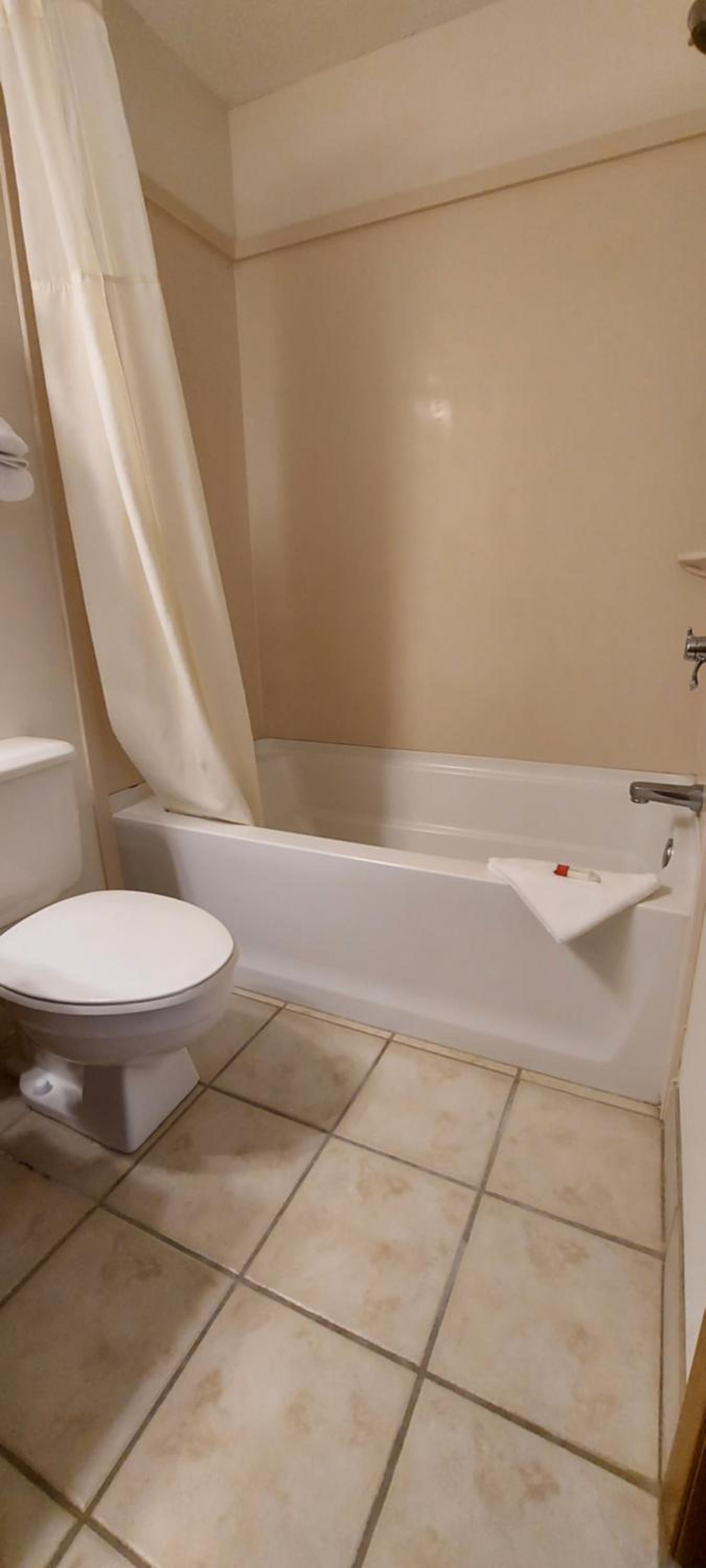 Days Inn by Wyndham Willmar photo 38