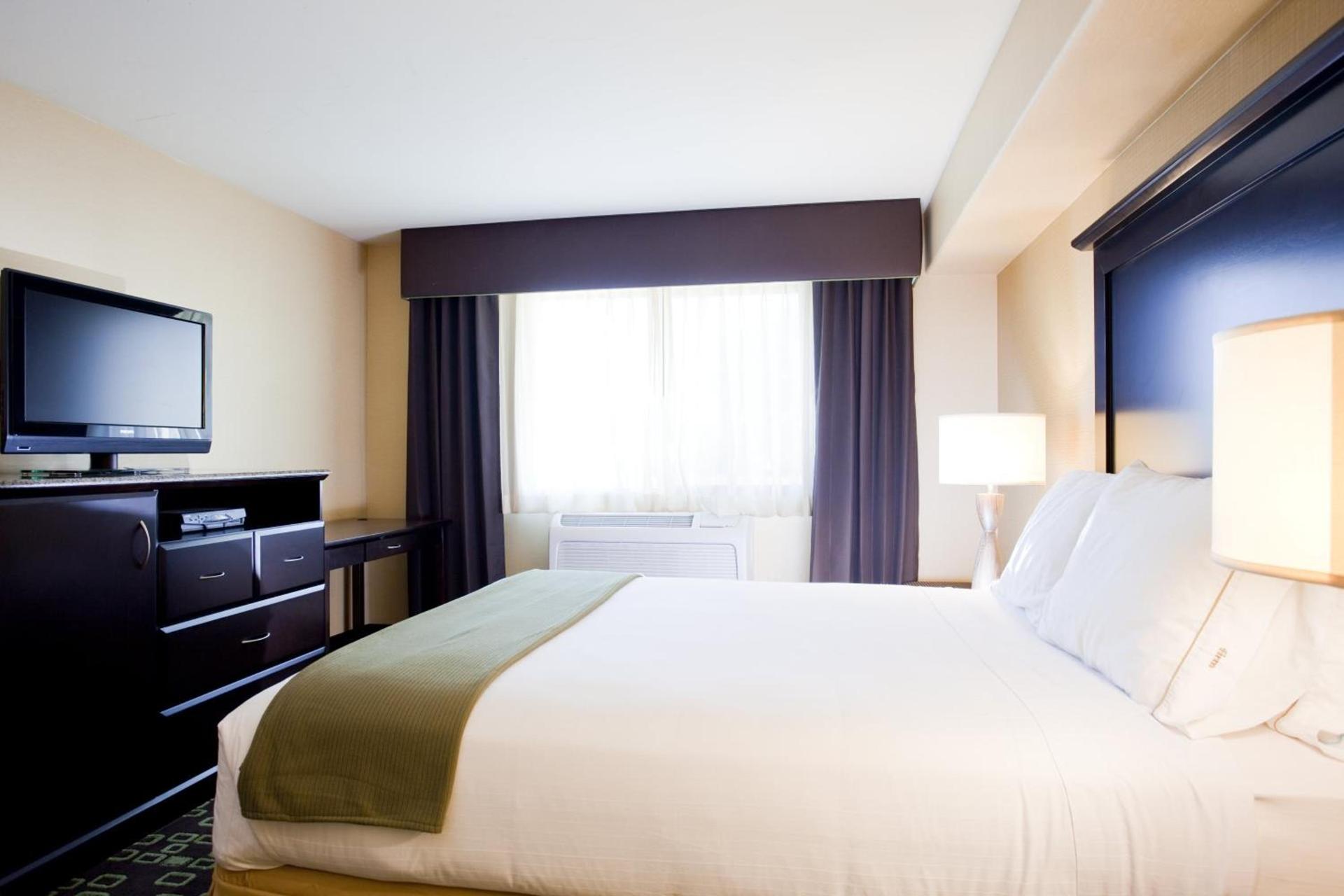 Holiday Inn Express & Suites Woodland Hills by IHG photo 7