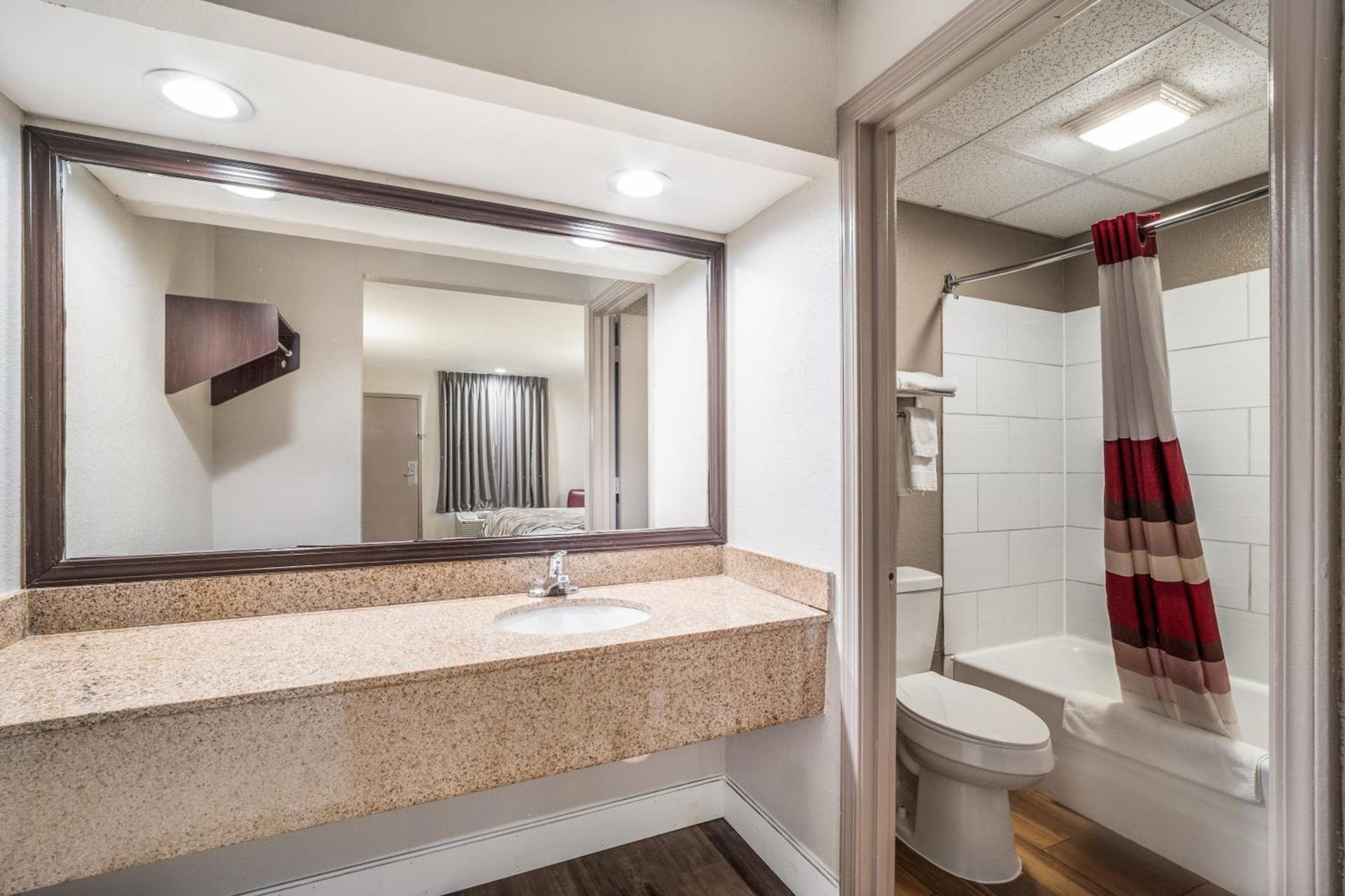 Red Roof Inn Sumter photo 20