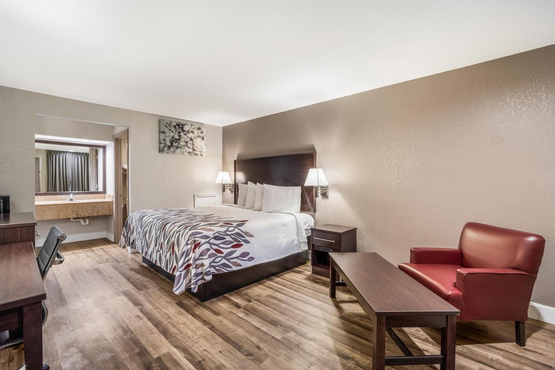 Red Roof Inn Sumter photo 9