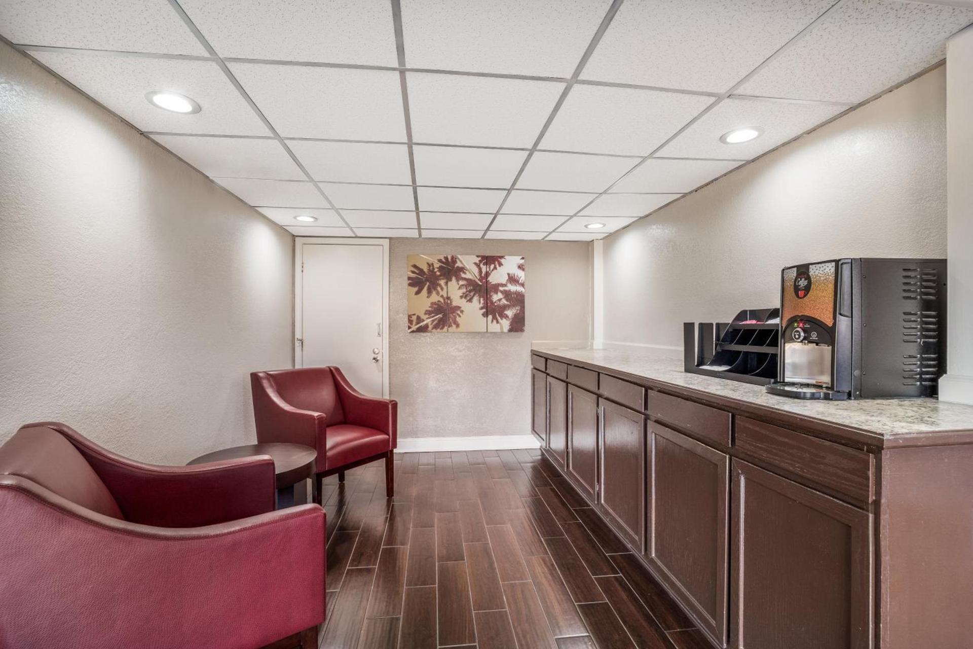 Red Roof Inn Sumter photo 6