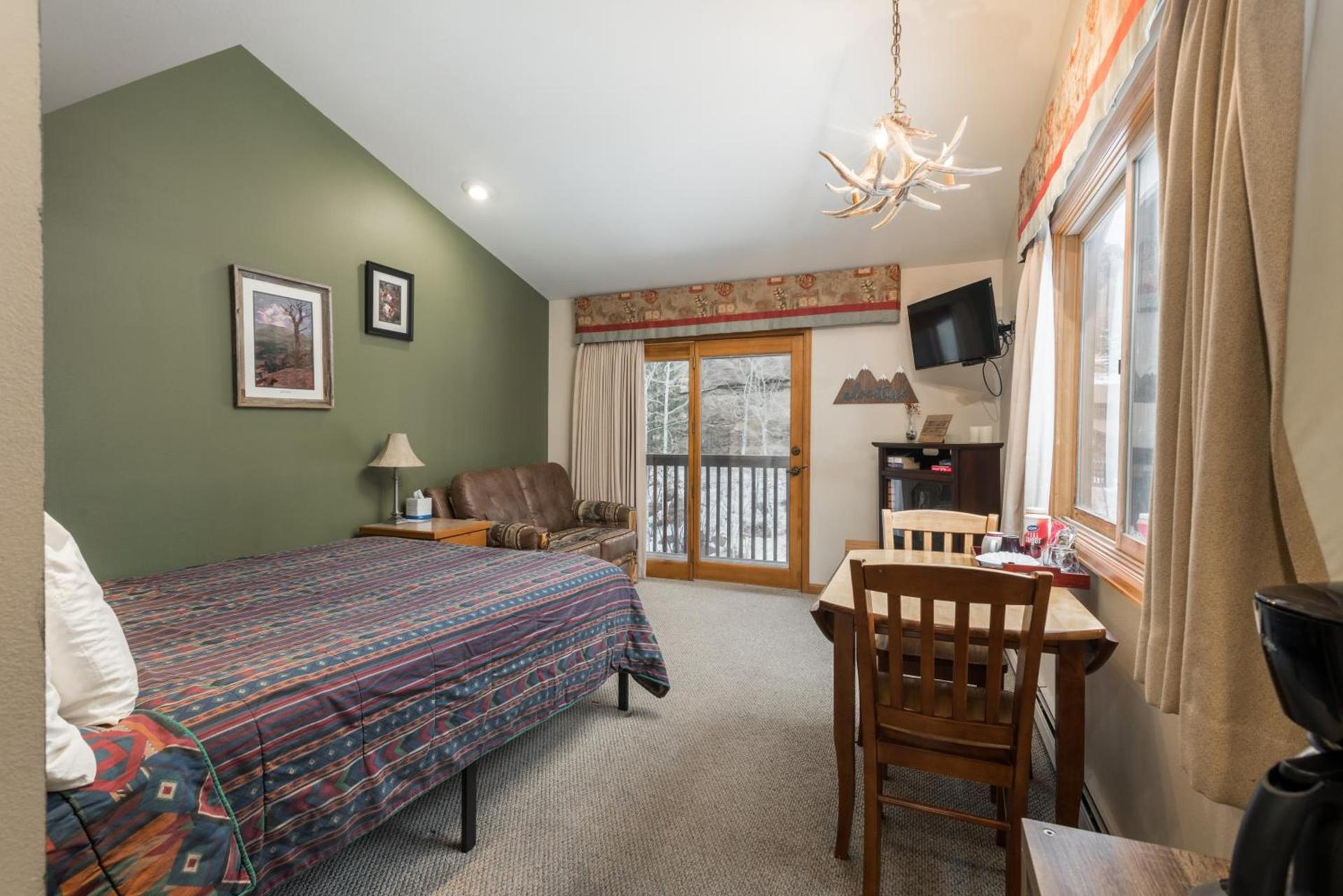 Ponderosa Lodge photo 91