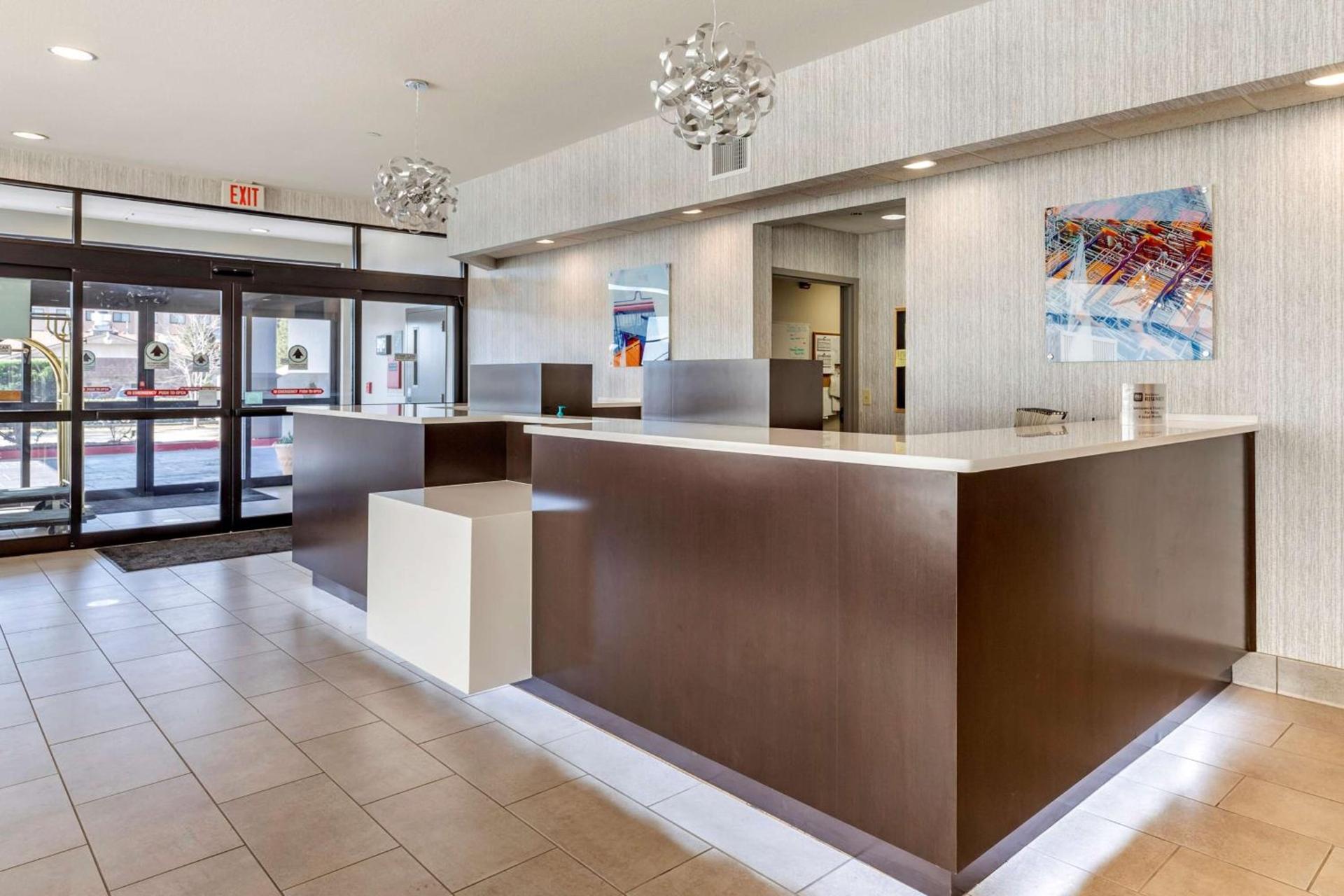 Best Western Plus Castlerock Inn & Suites photo 13