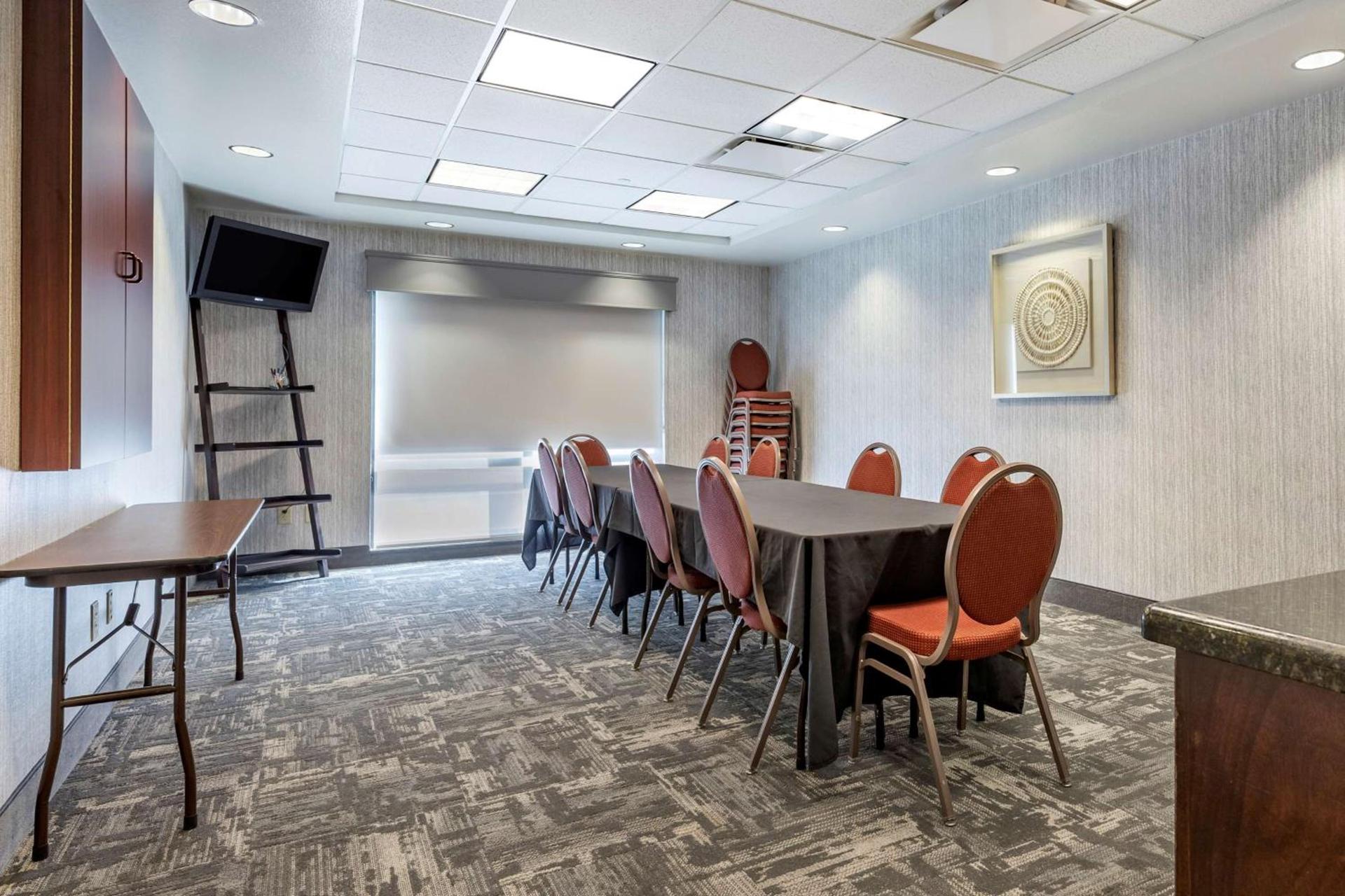 Best Western Plus Castlerock Inn & Suites photo 12