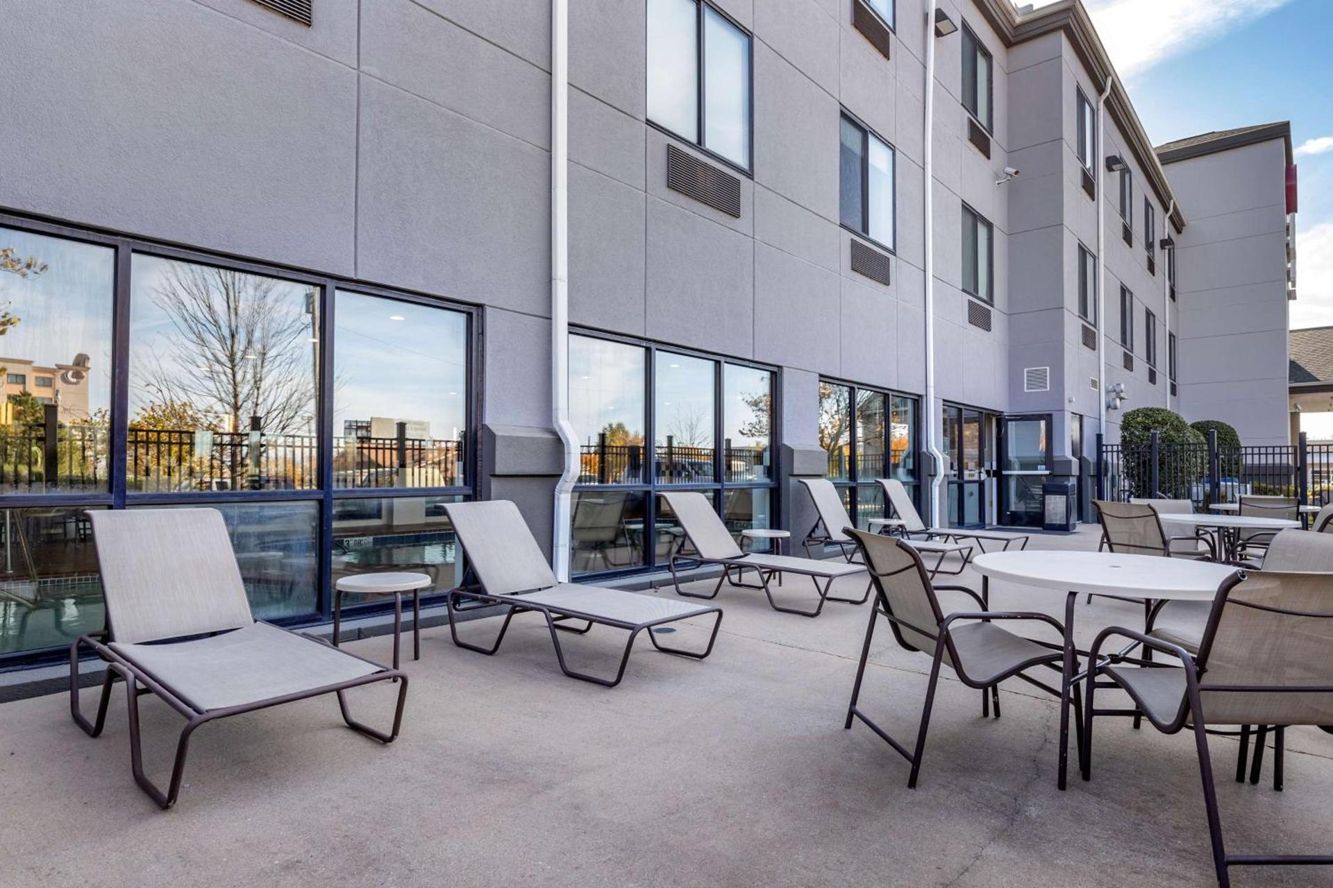 Best Western Plus Castlerock Inn & Suites photo 4