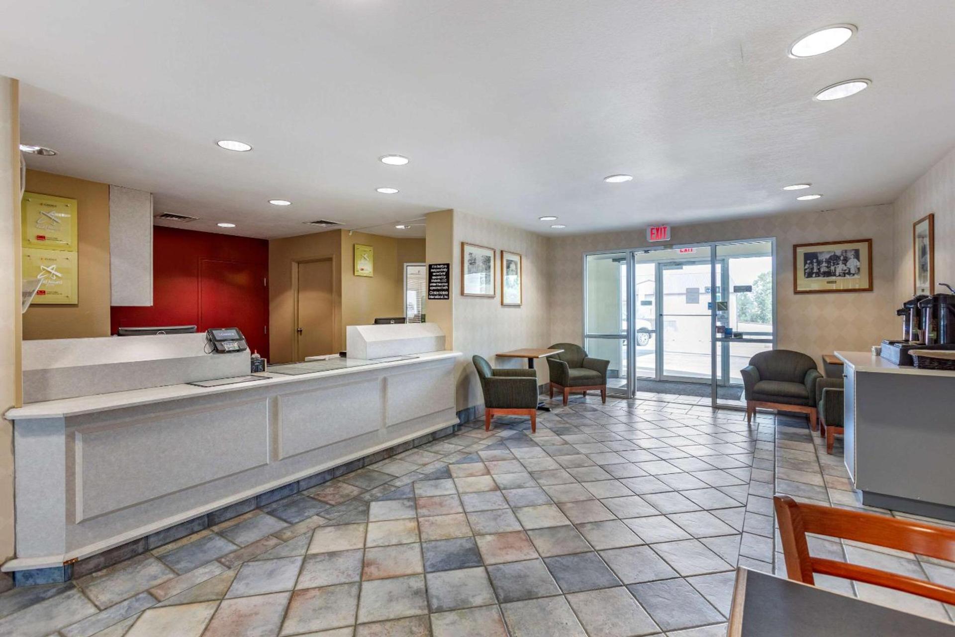 Econo Lodge Belle Fourche photo 7