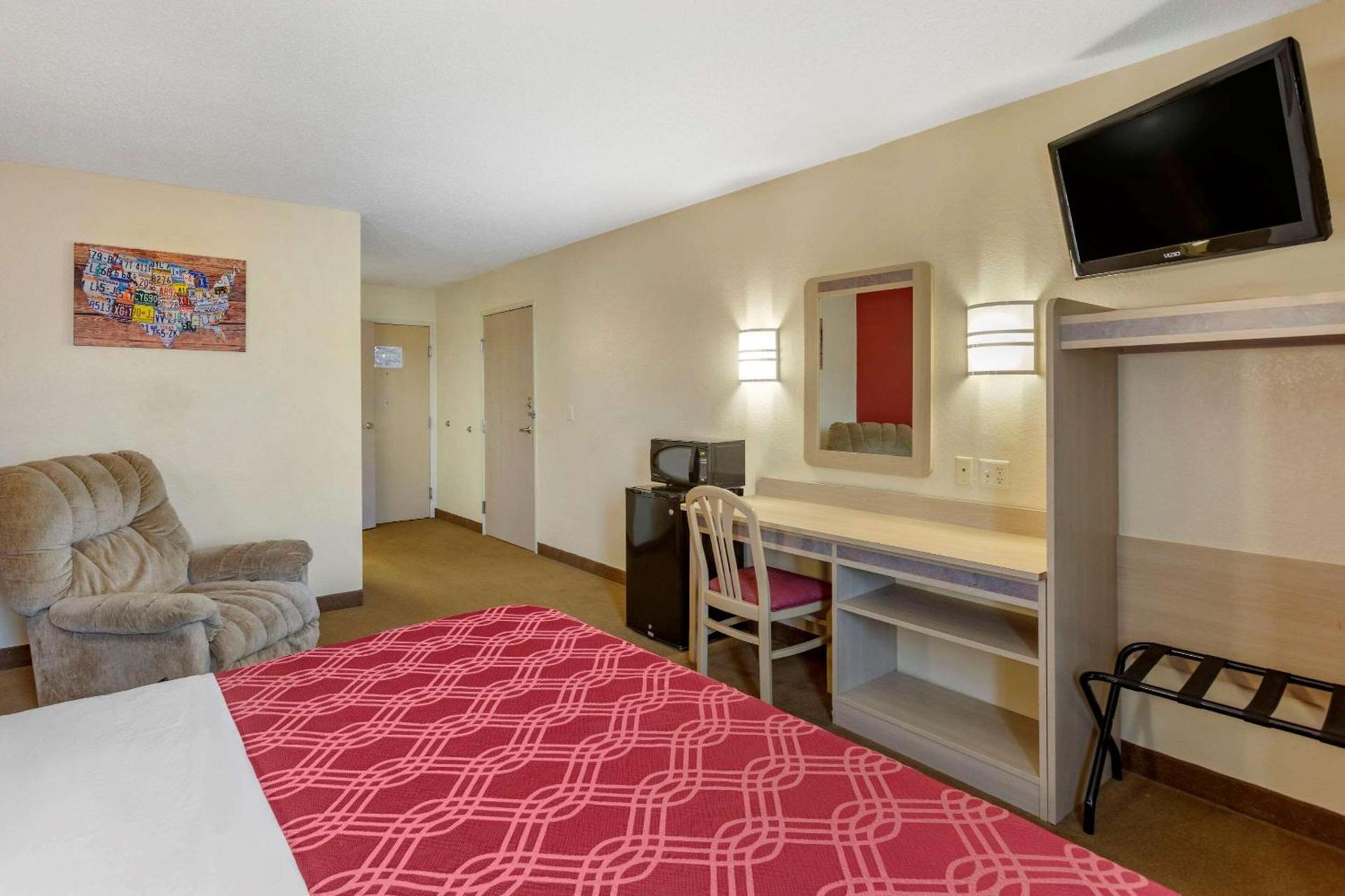 Econo Lodge Belle Fourche photo 15
