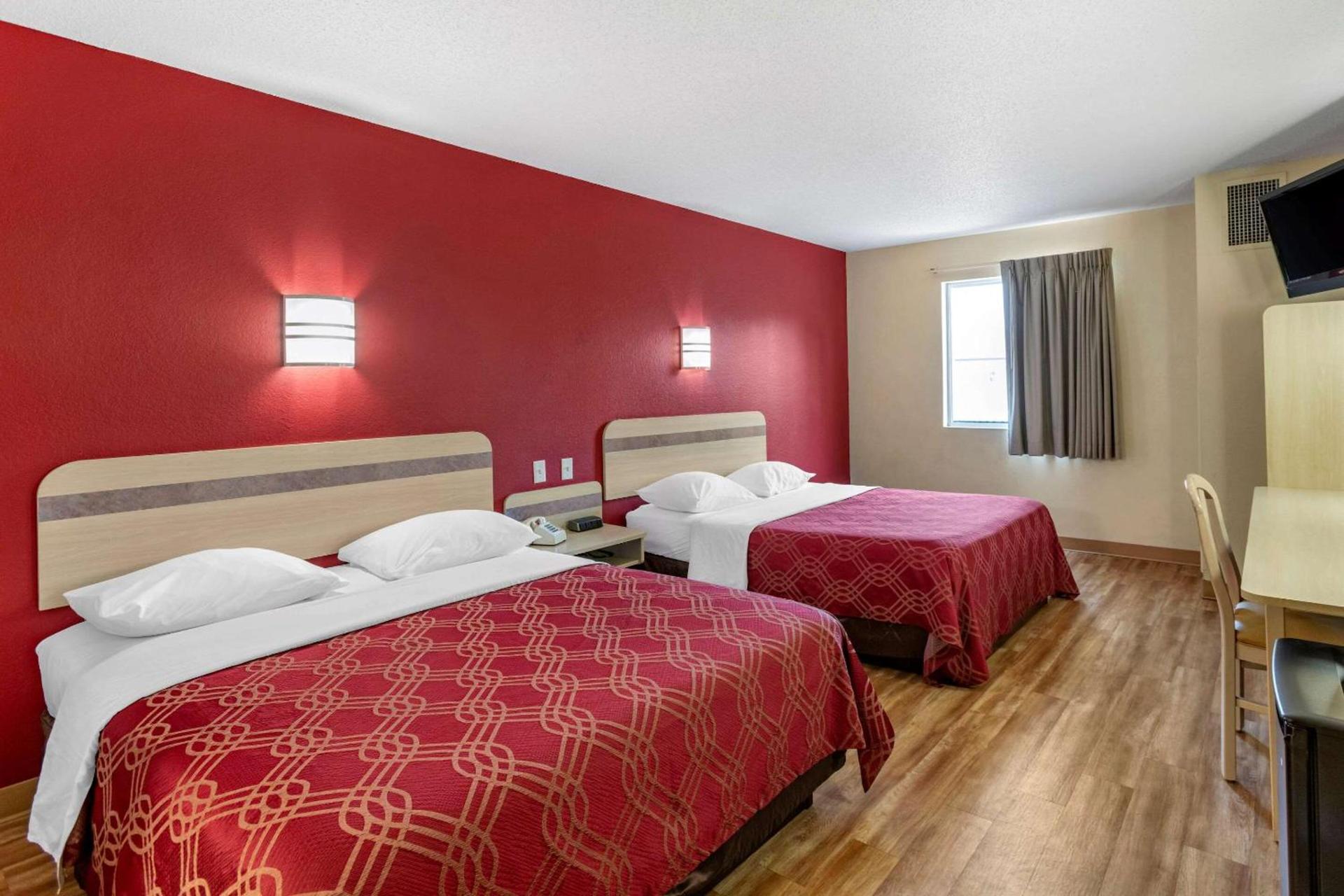 Econo Lodge Belle Fourche photo 21