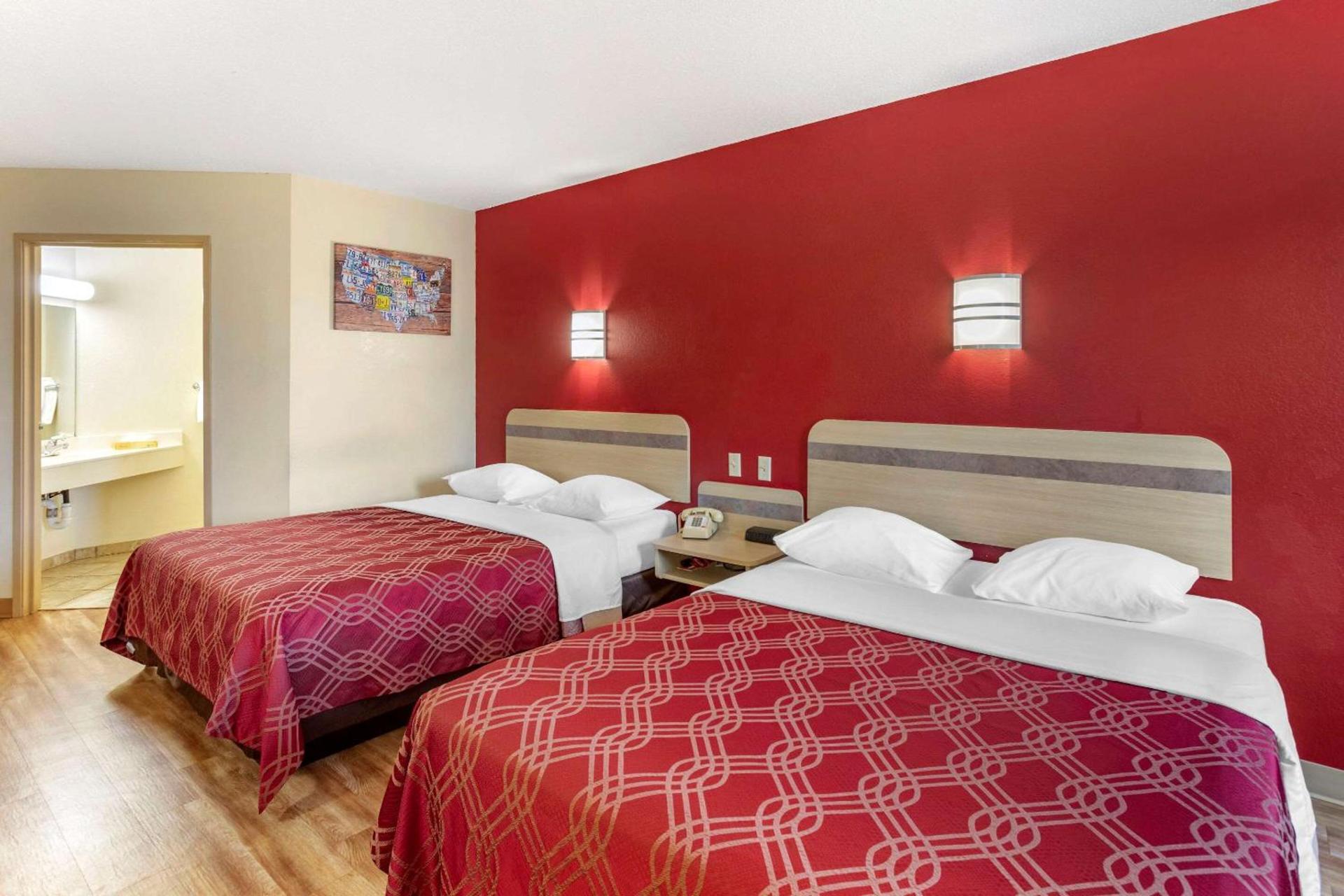 Econo Lodge Belle Fourche photo 22