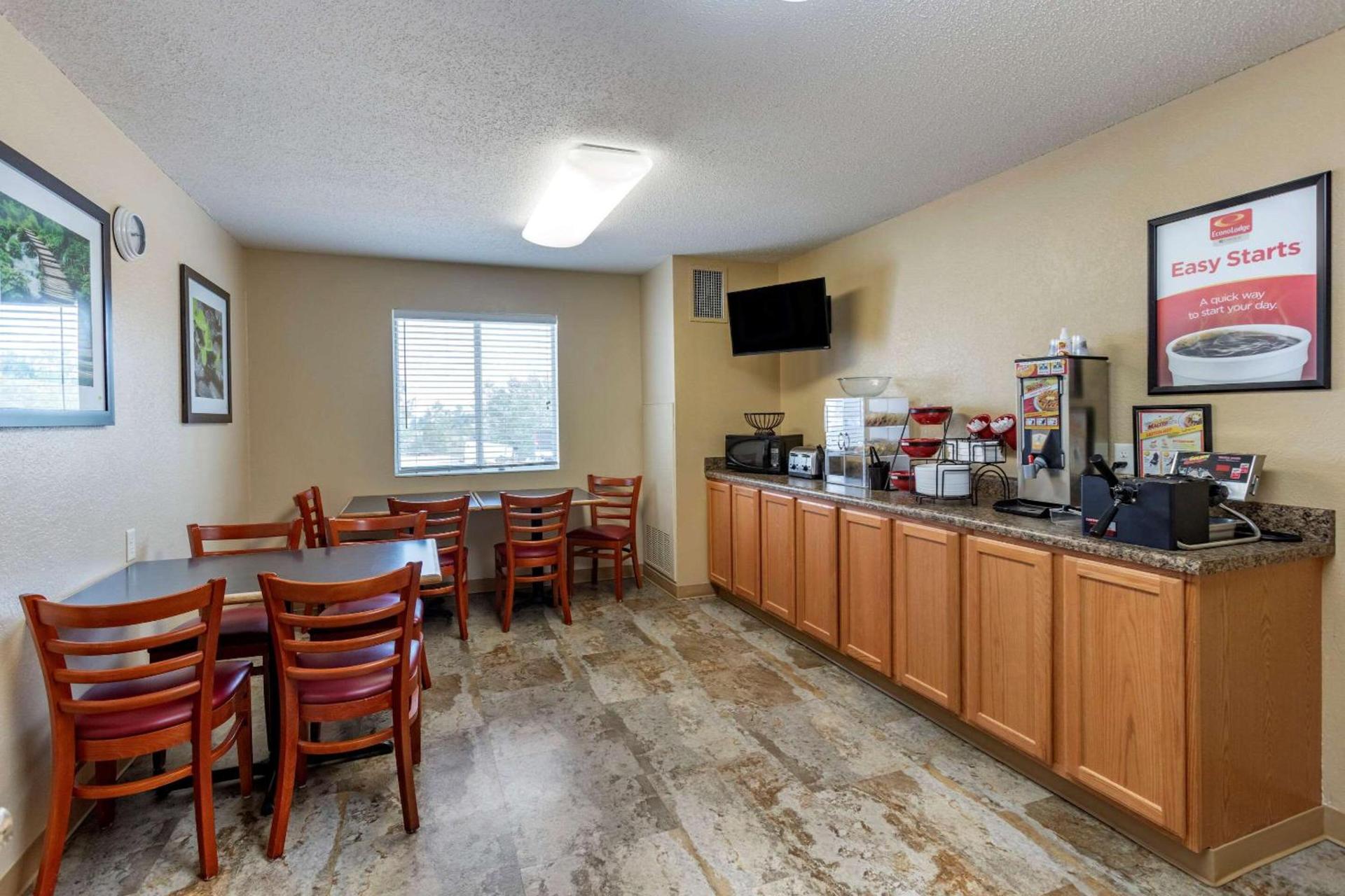 Econo Lodge Belle Fourche photo 26