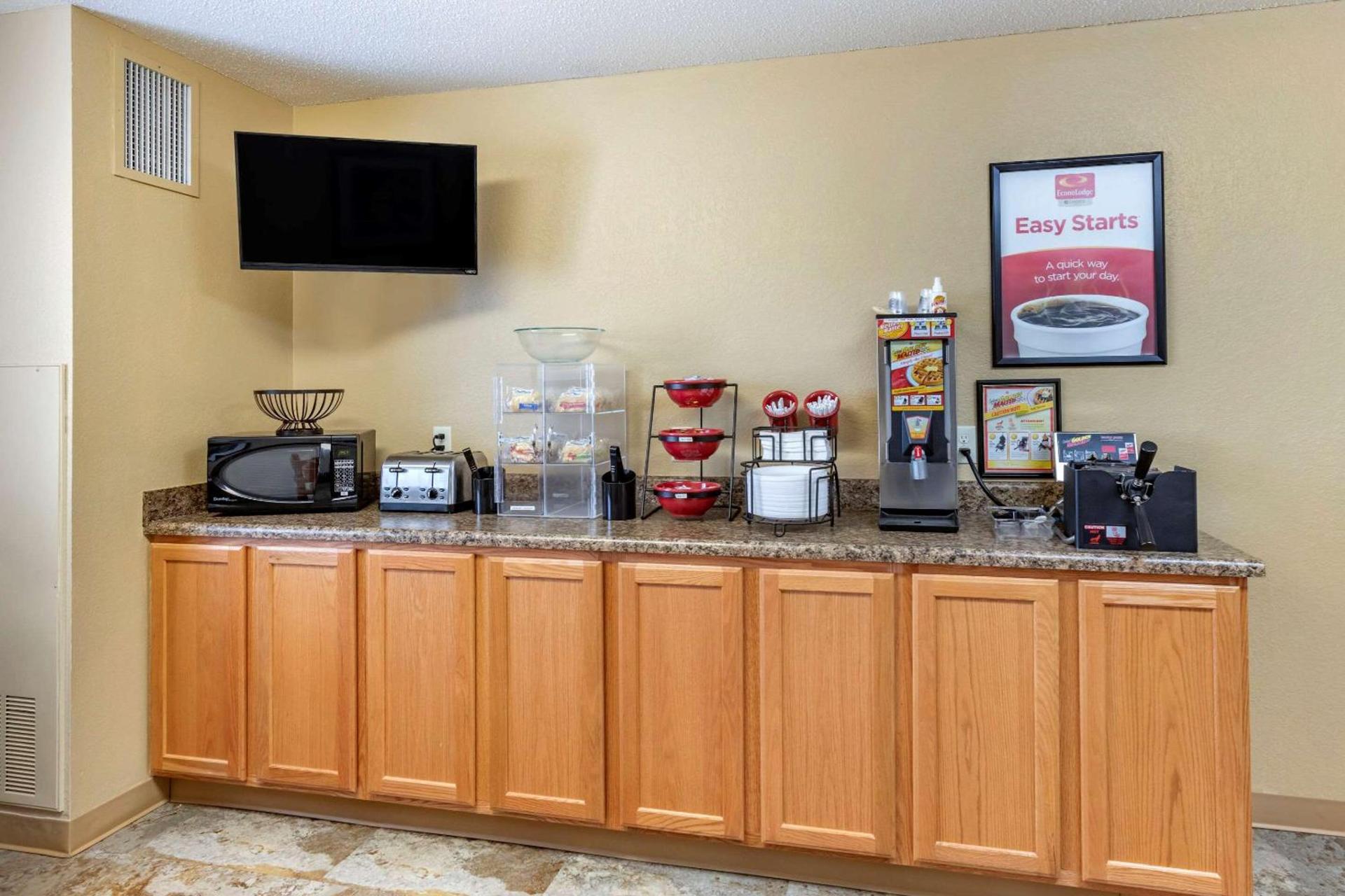 Econo Lodge Belle Fourche photo 27