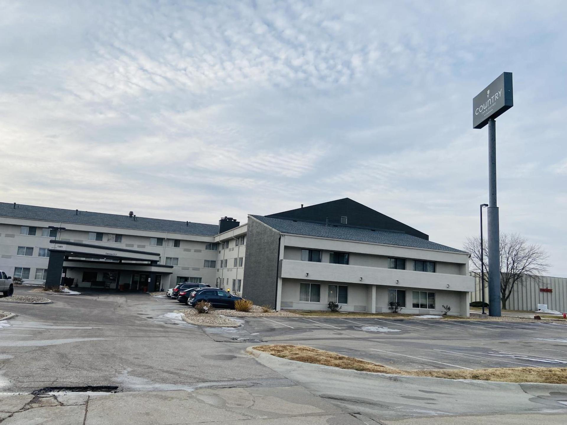 Wingate by Wyndham Lincoln Airport East I-80 photo 17