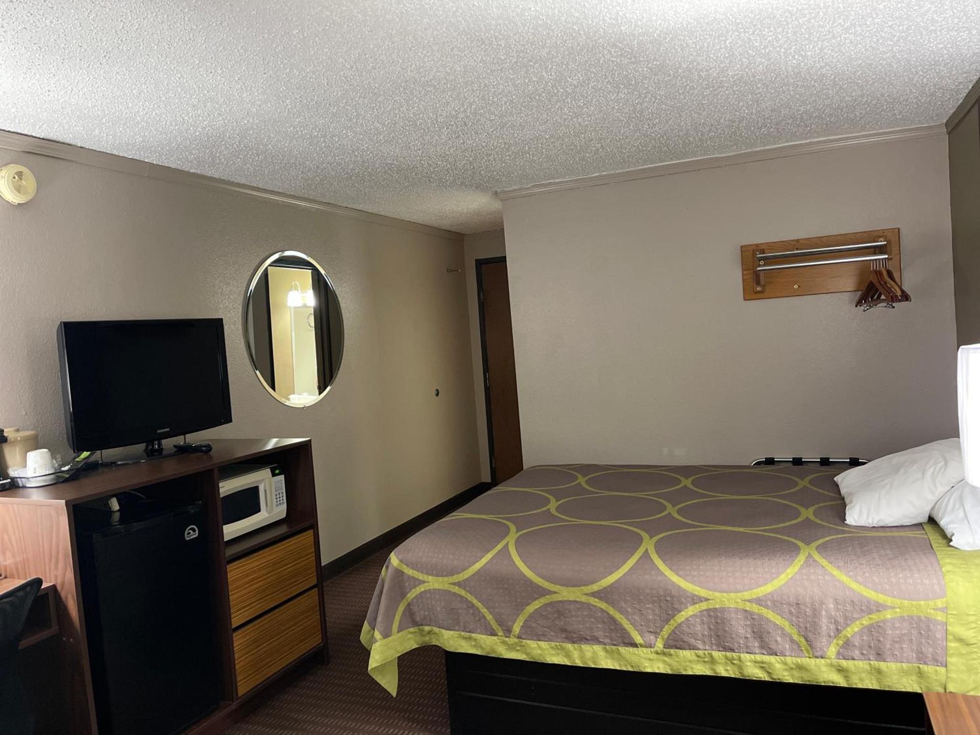 Super 8 by Wyndham Bismarck photo 12