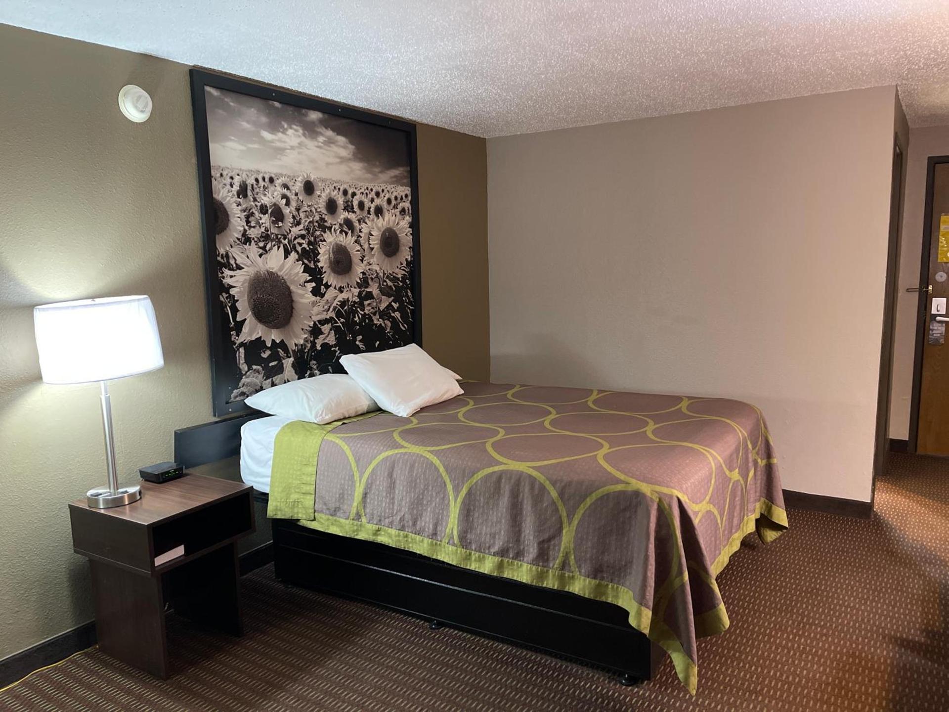 Super 8 by Wyndham Bismarck photo 13