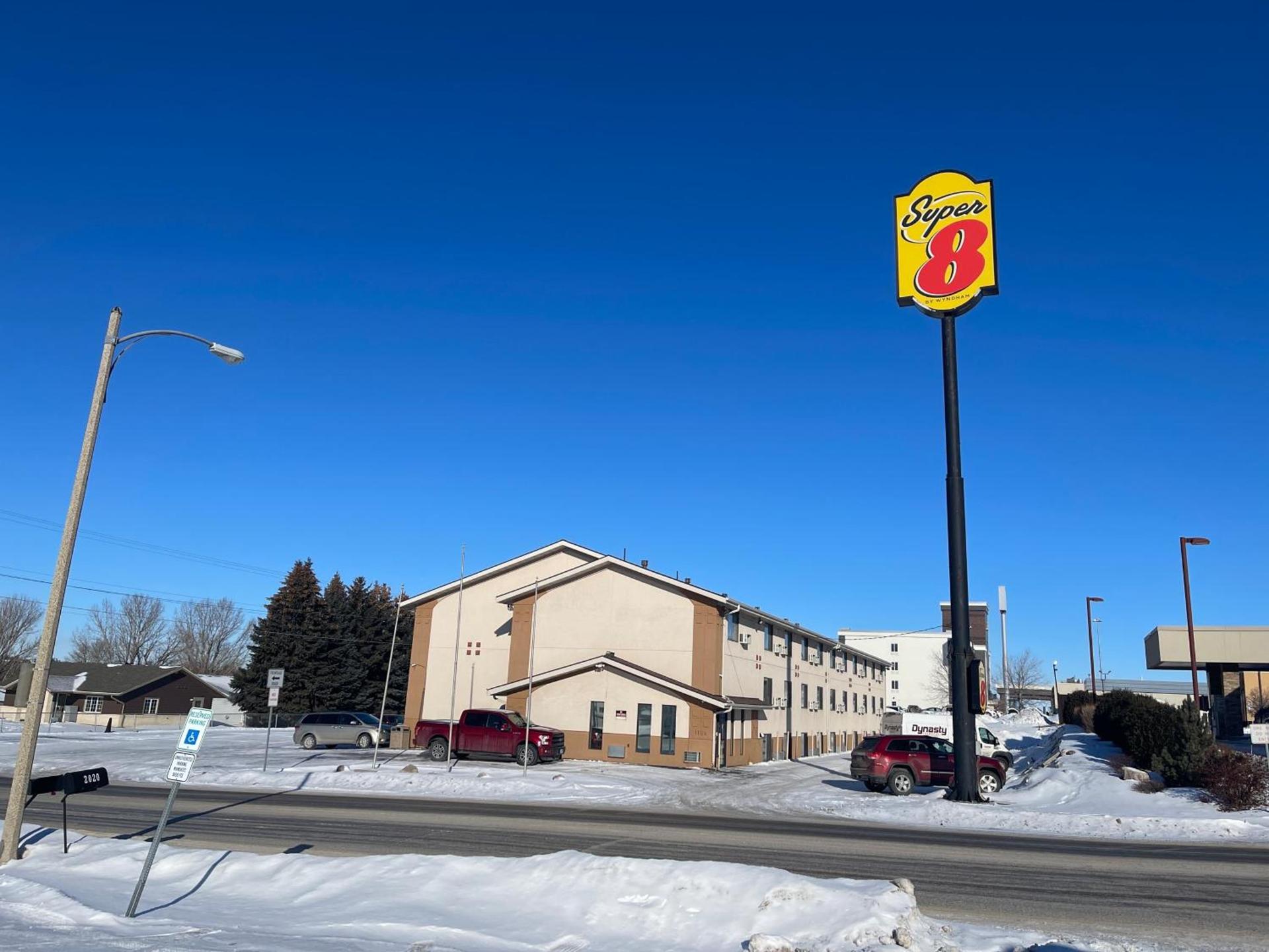 Super 8 by Wyndham Bismarck photo 19
