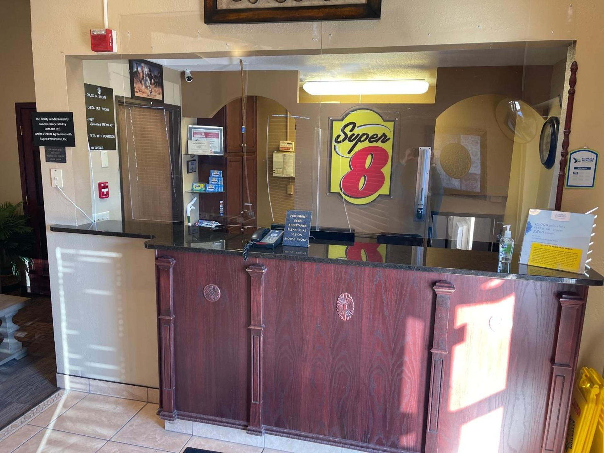 Super 8 by Wyndham Bismarck photo 28