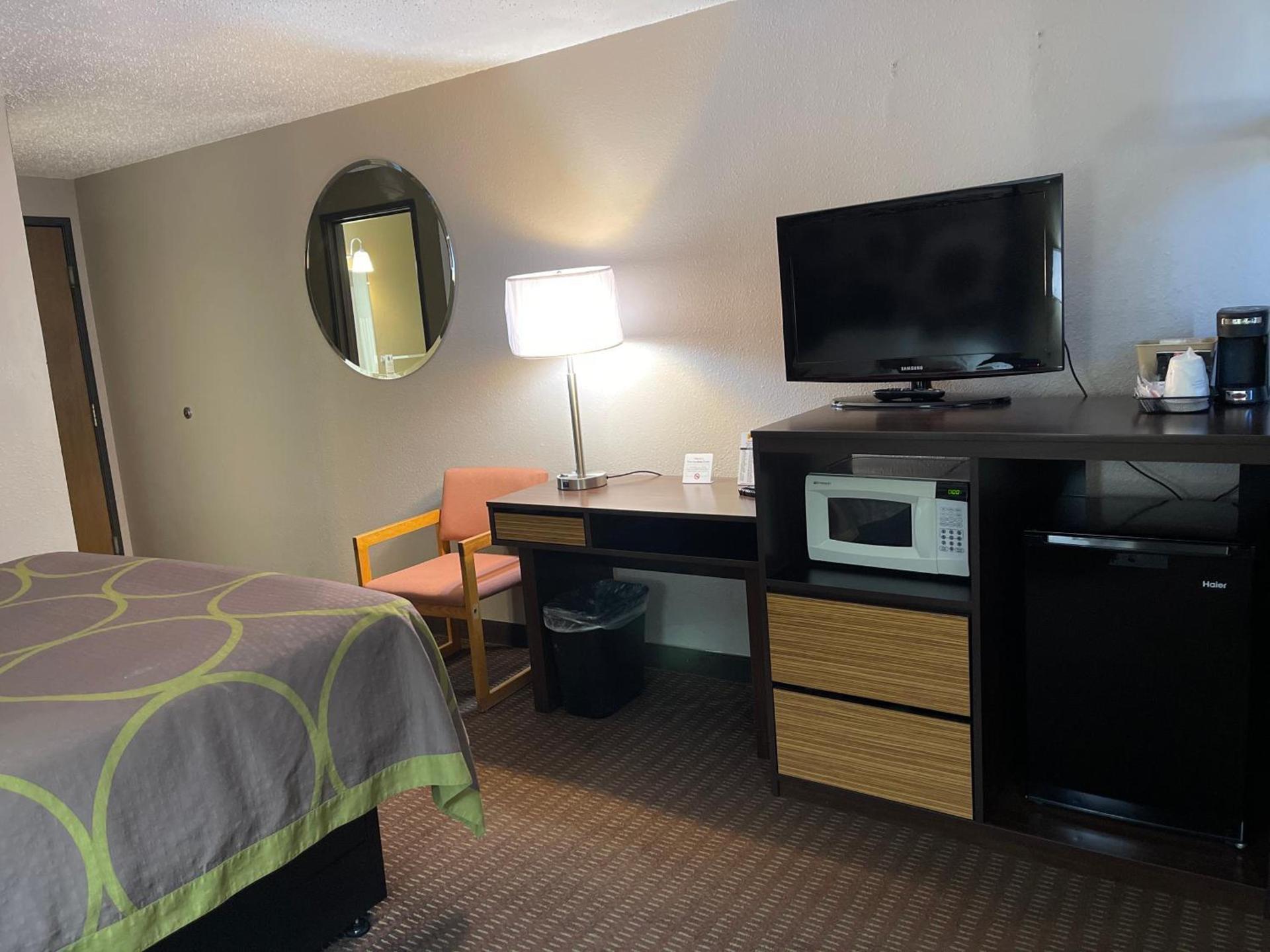 Super 8 by Wyndham Bismarck photo 25