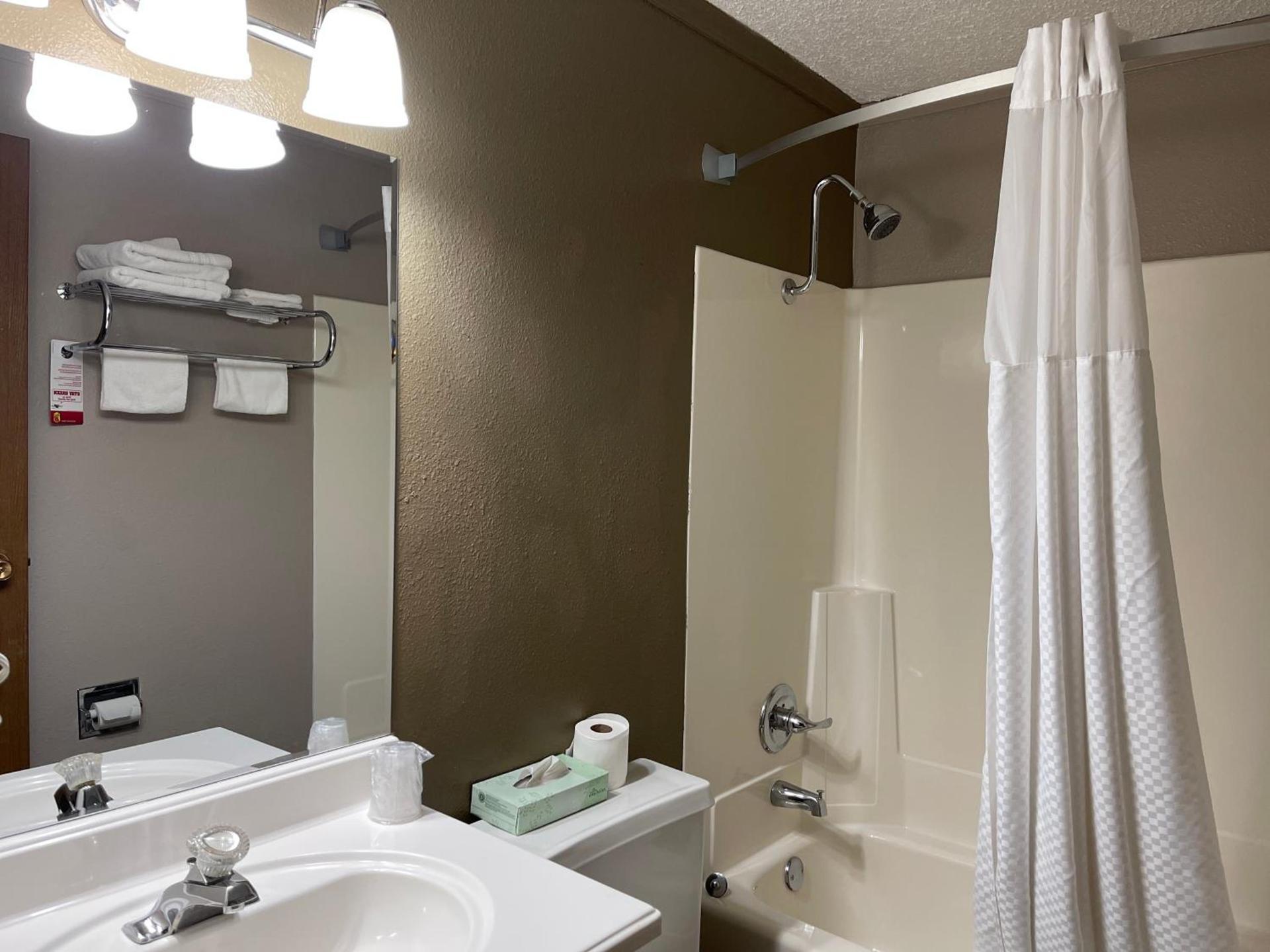 Super 8 by Wyndham Bismarck photo 29