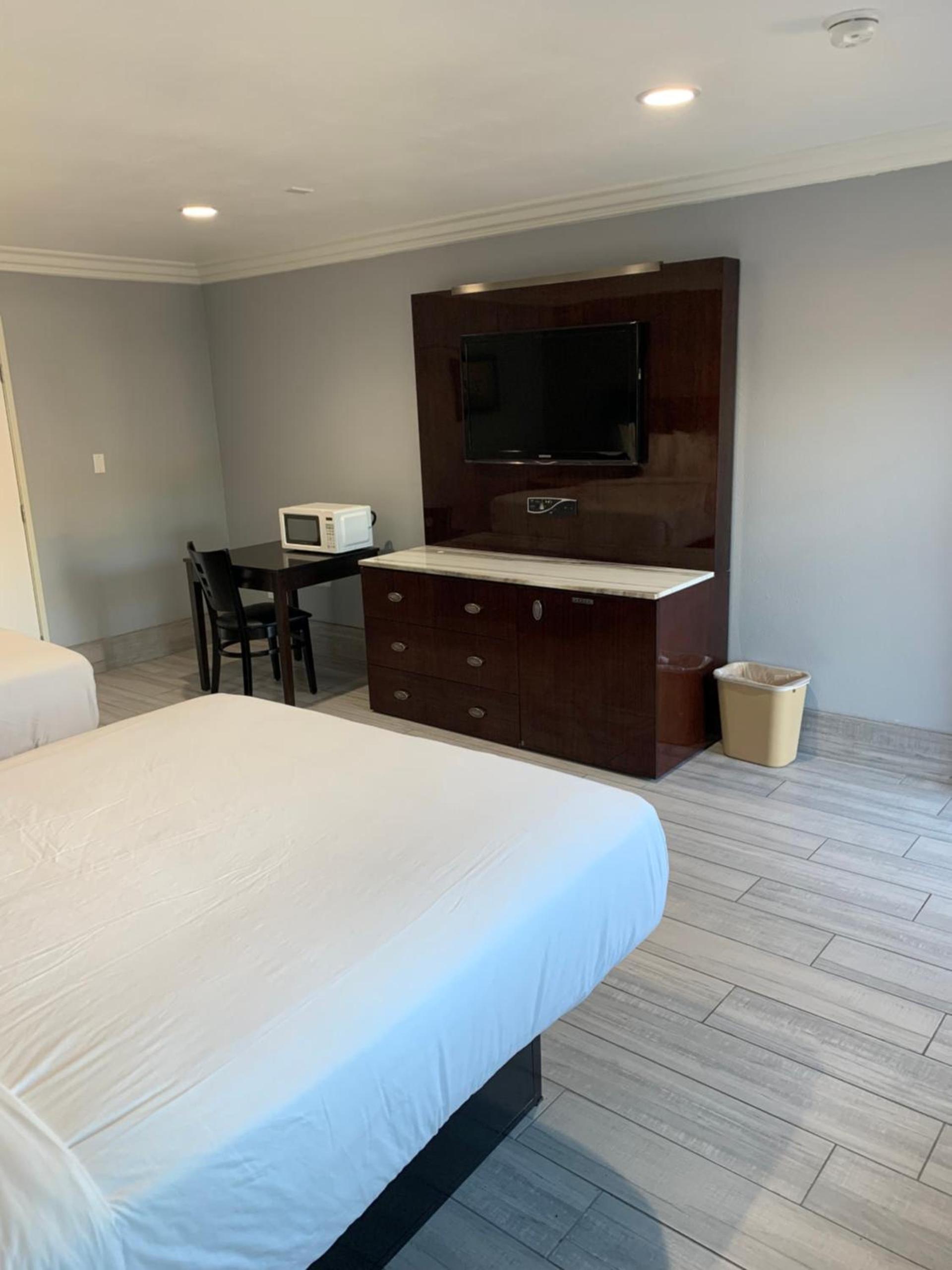 Willow Tree Inn & Suites photo 12