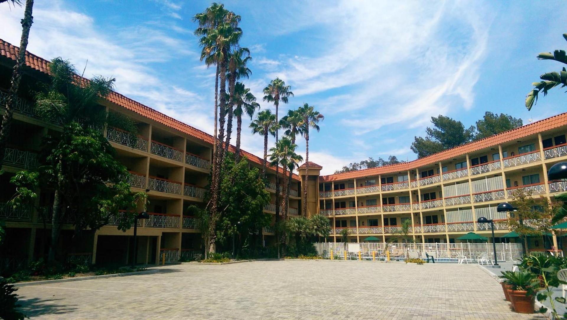 Ramada by Wyndham Burbank Airport photo 39