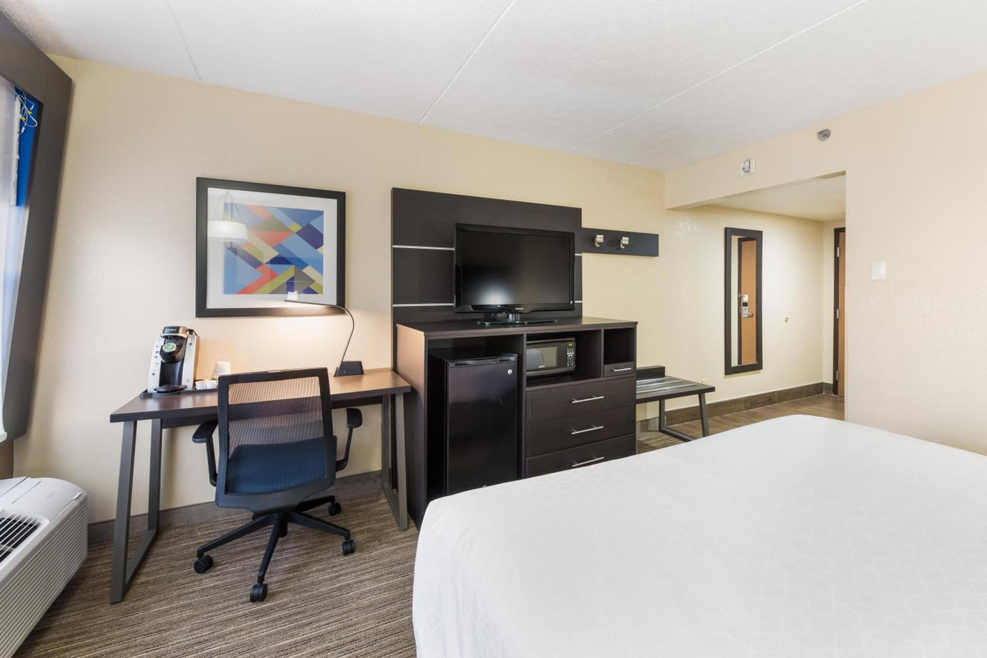Holiday Inn Express London-I-70 by IHG photo 17