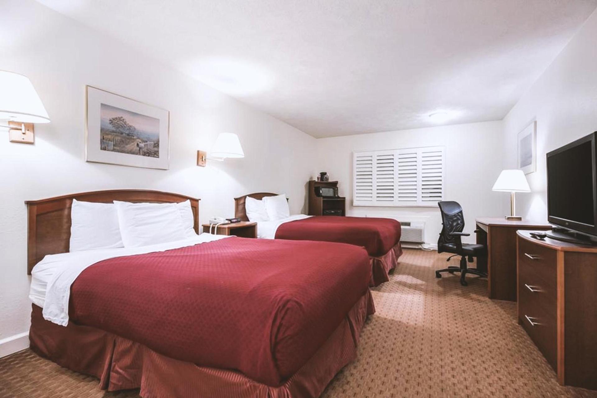 Sky-Palace Inn & Suites McCook photo 17