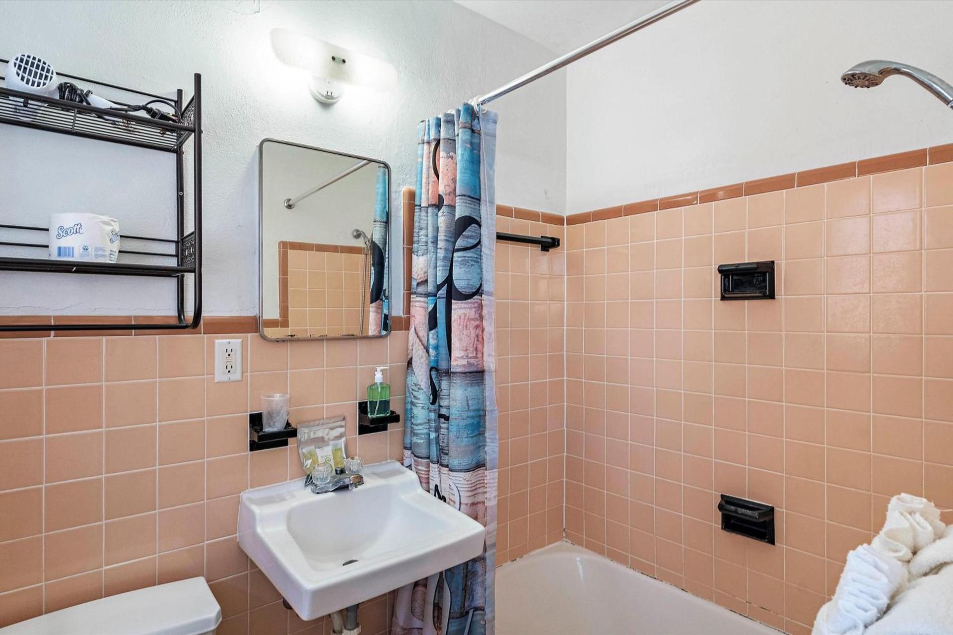Malibu Resort Motel photo 12