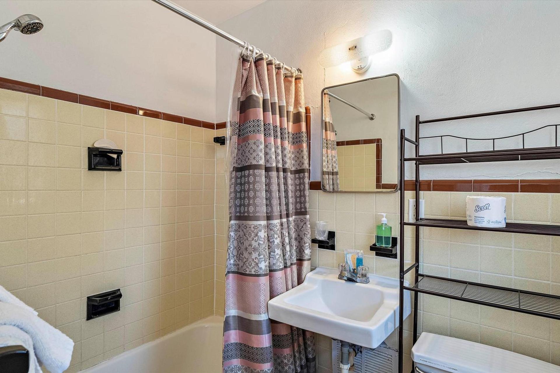 Malibu Resort Motel photo 17
