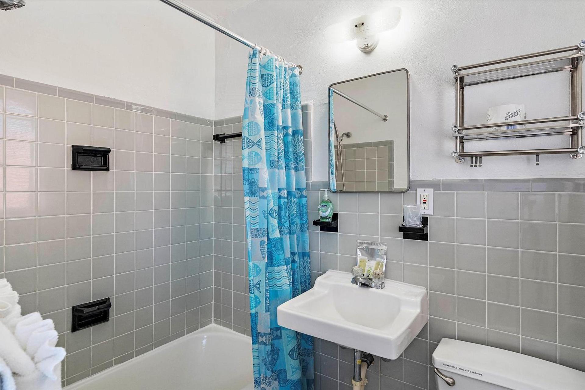 Malibu Resort Motel photo 10