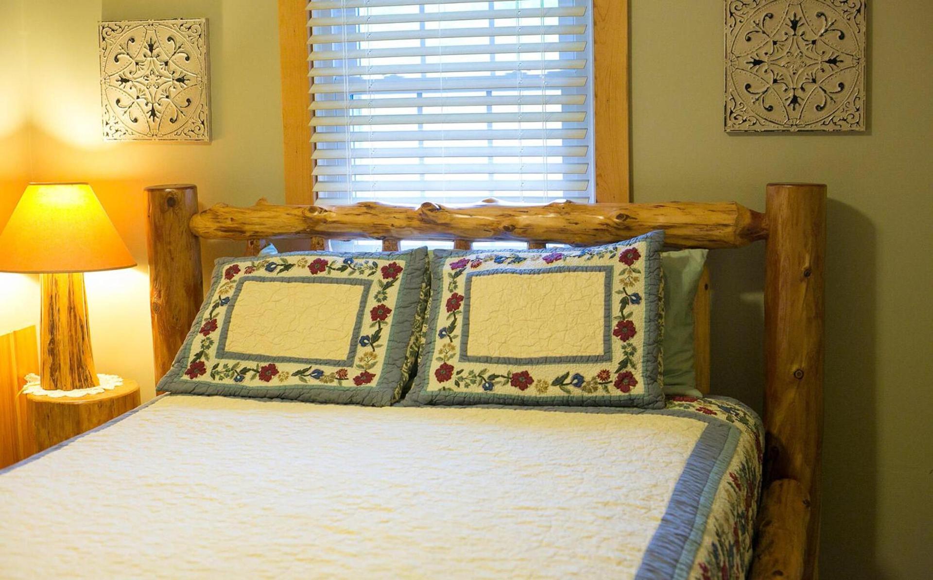 Blessing Lodge by Amish Country Lodging photo 3
