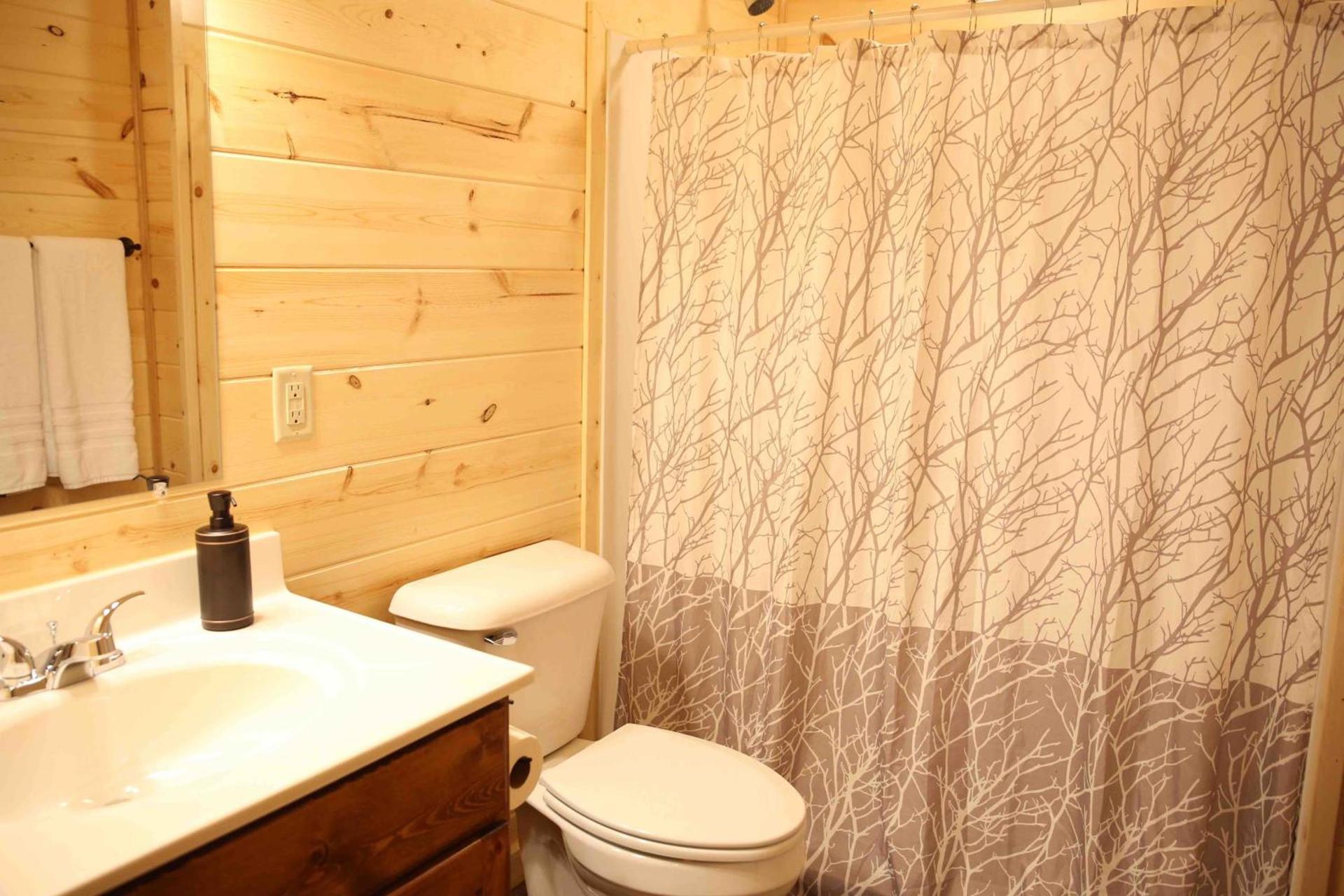 Blessing Lodge by Amish Country Lodging photo 36