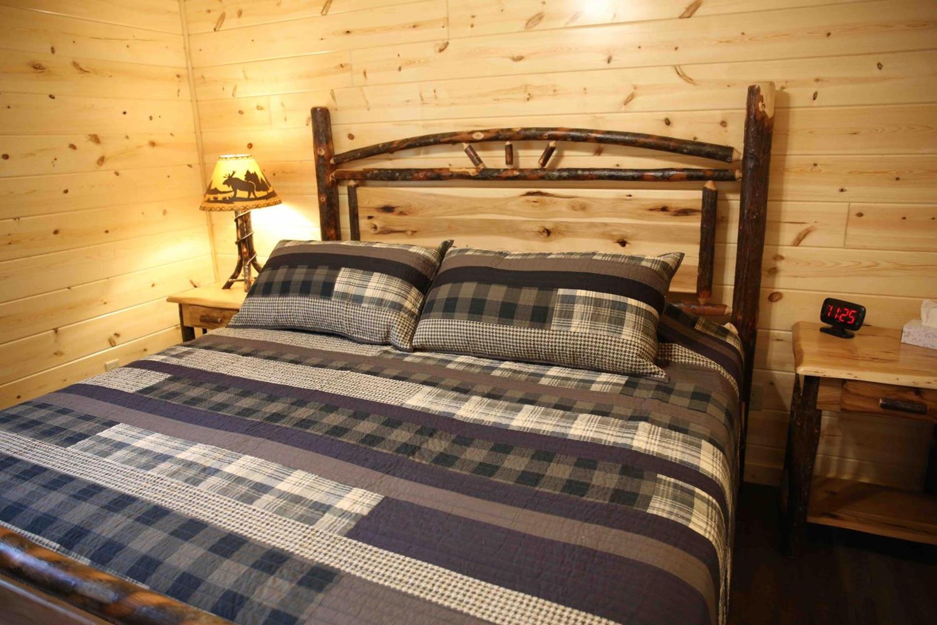 Blessing Lodge by Amish Country Lodging photo 8