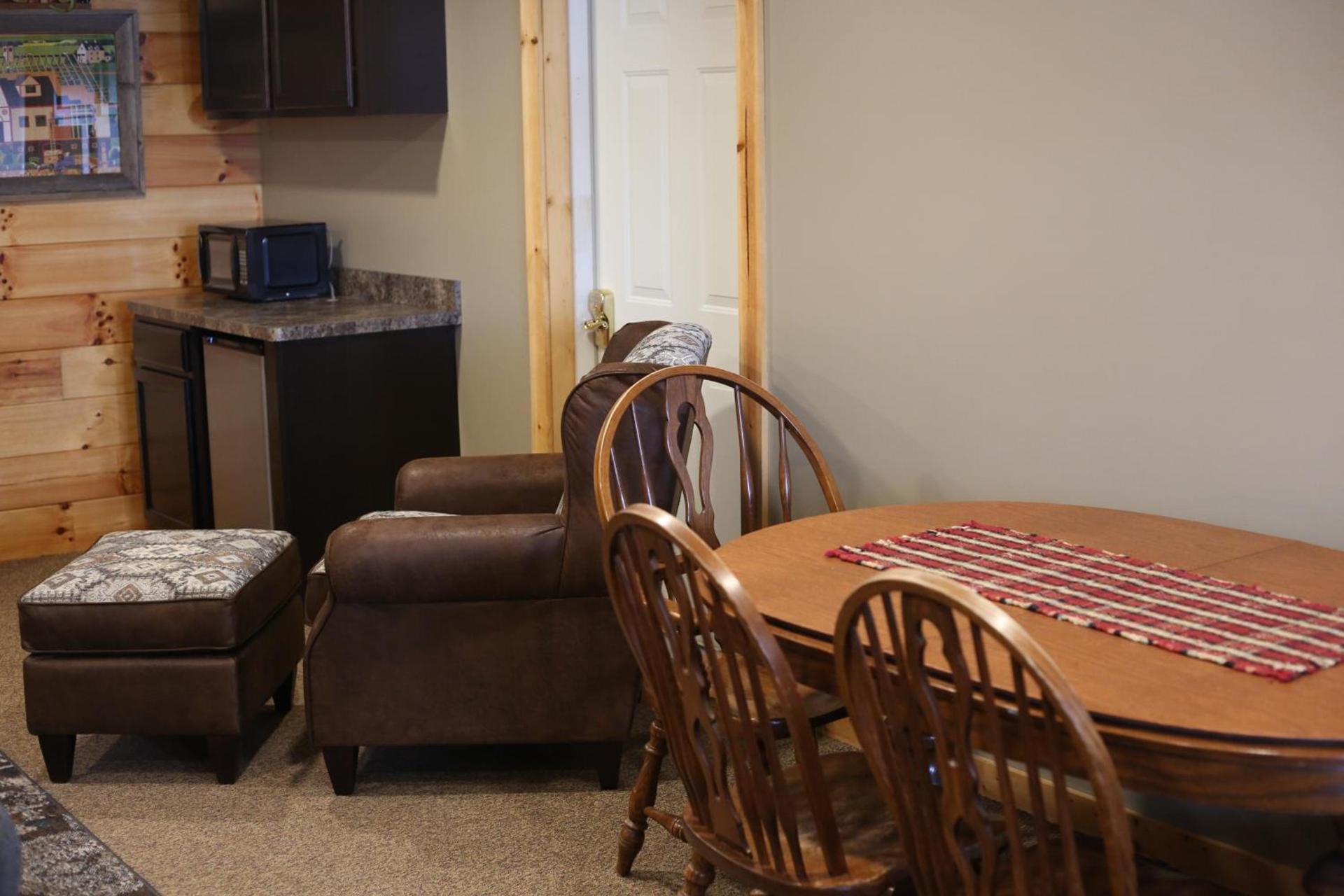 Blessing Lodge by Amish Country Lodging photo 53