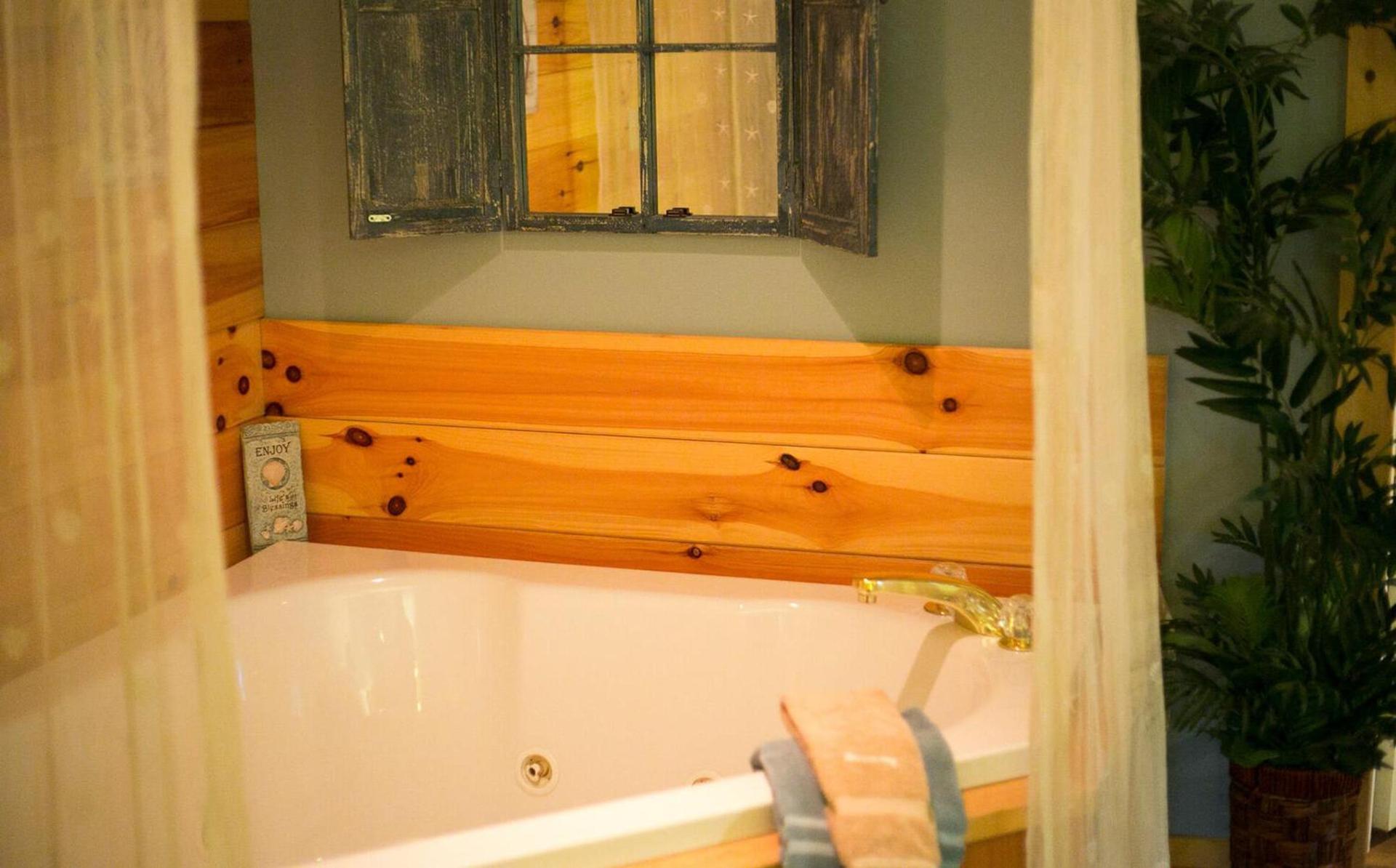 Blessing Lodge by Amish Country Lodging photo 55