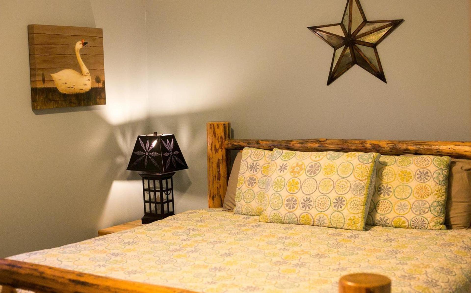 Blessing Lodge by Amish Country Lodging photo 6