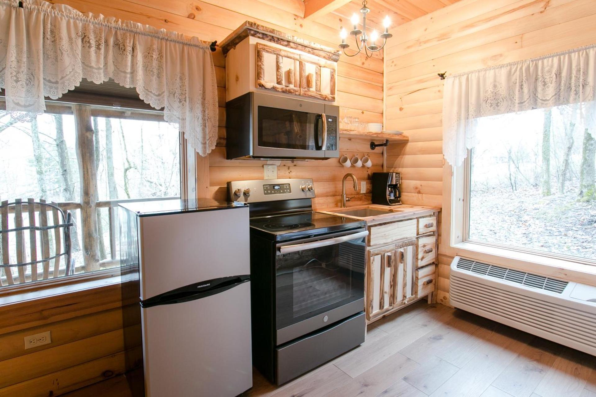 Coblentz Country Lodge by Amish Country Lodging photo 16