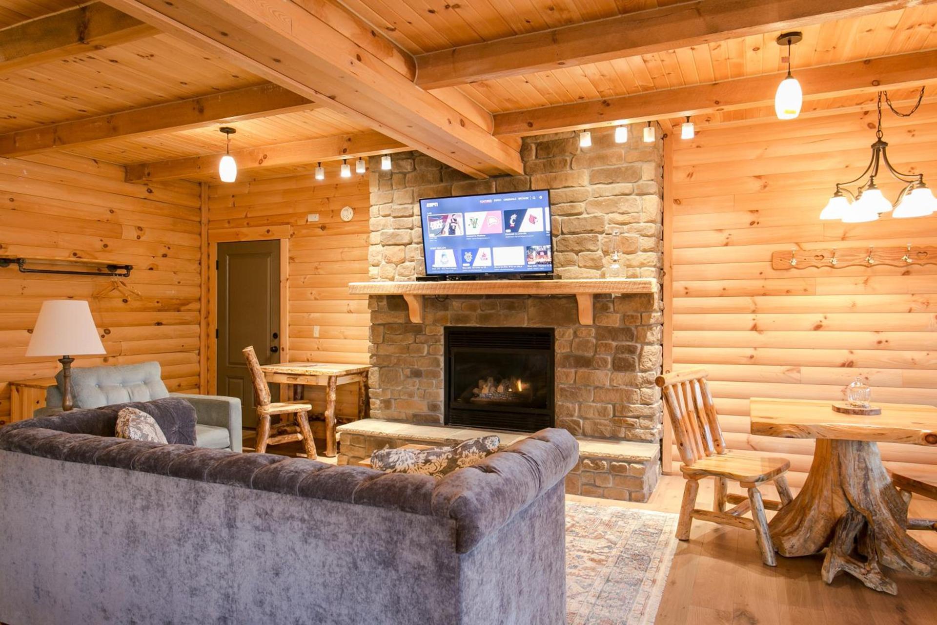 Coblentz Country Lodge by Amish Country Lodging photo 20