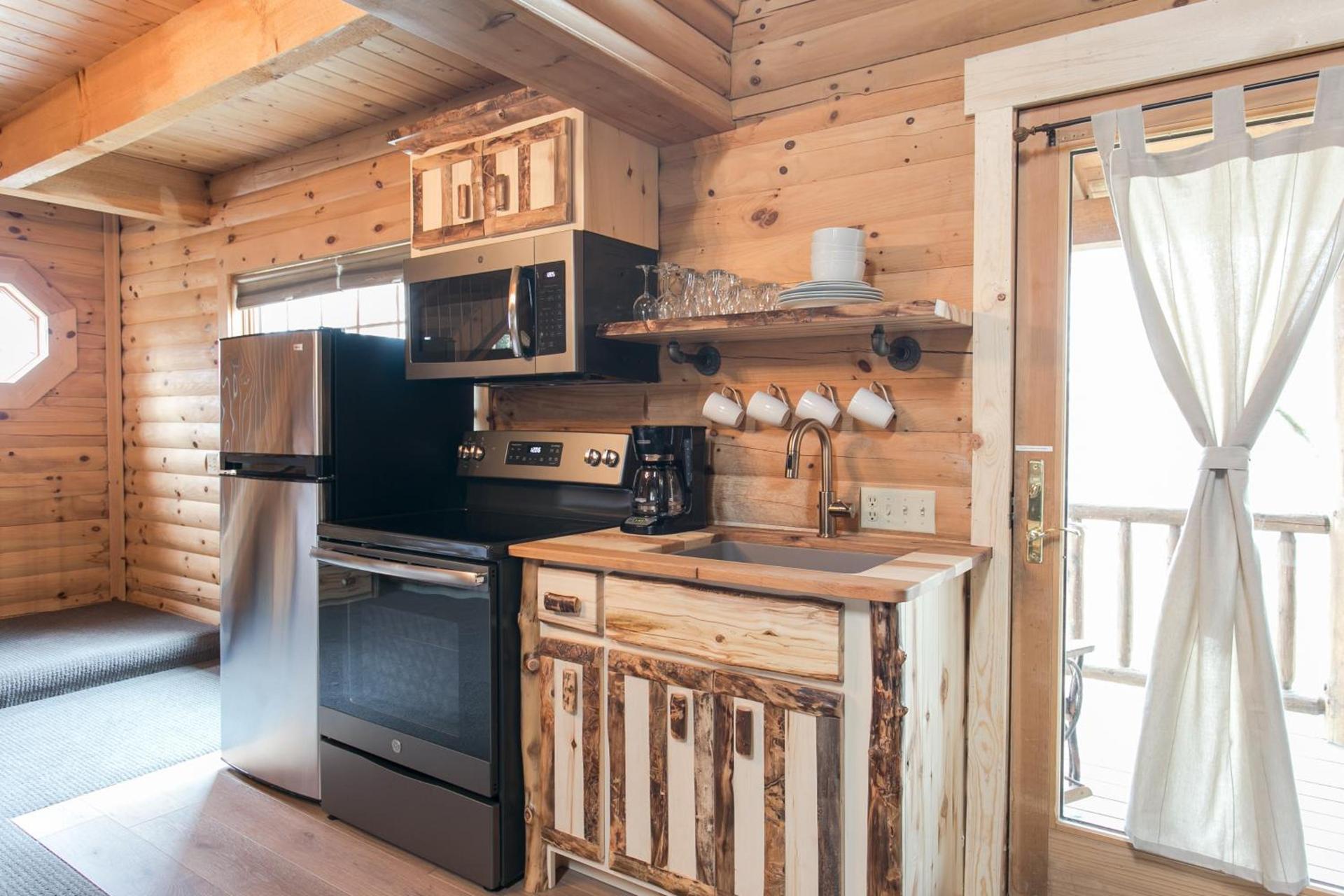 Coblentz Country Lodge by Amish Country Lodging photo 35