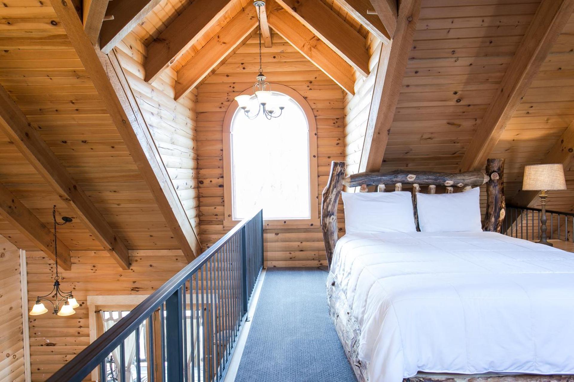 Coblentz Country Lodge by Amish Country Lodging photo 41