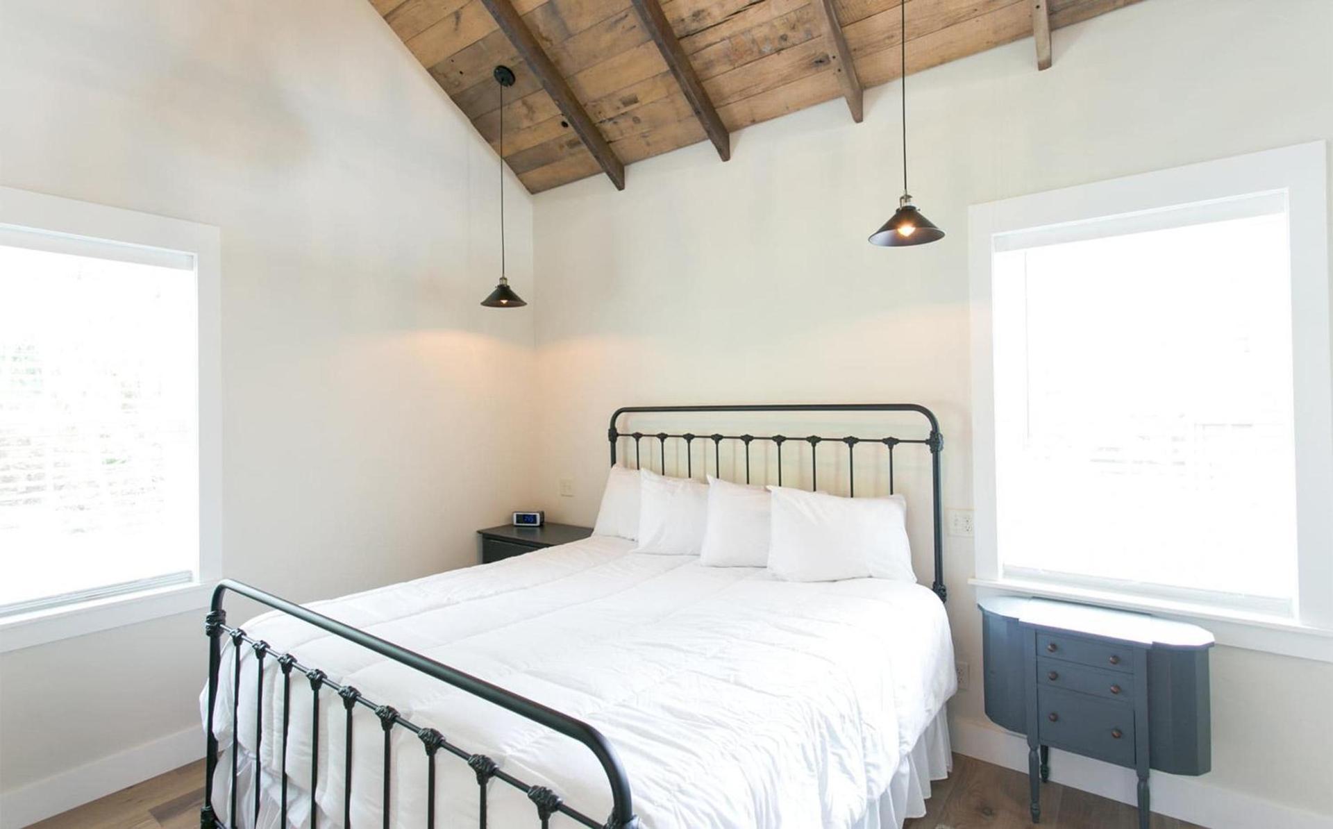 Farmhouse Suites by Amish Country Lodging photo 28