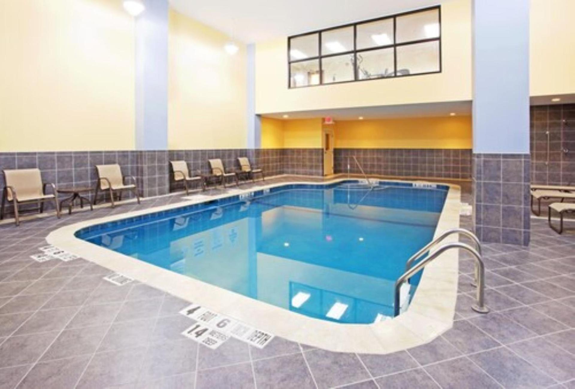 Holiday Inn Express & Suites Niagara Falls by IHG photo 3