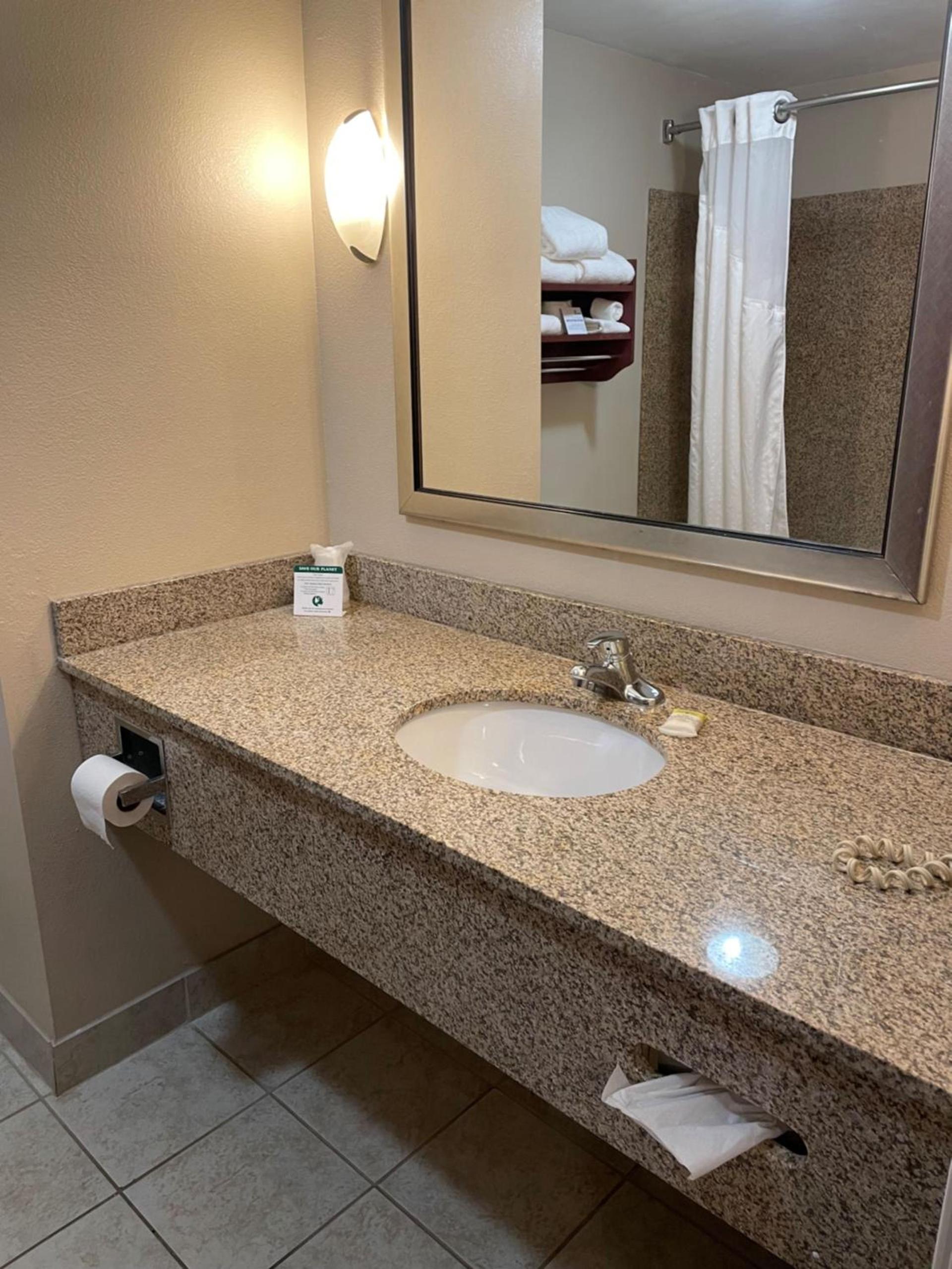Holiday Inn Express & Suites Niagara Falls by IHG photo 4