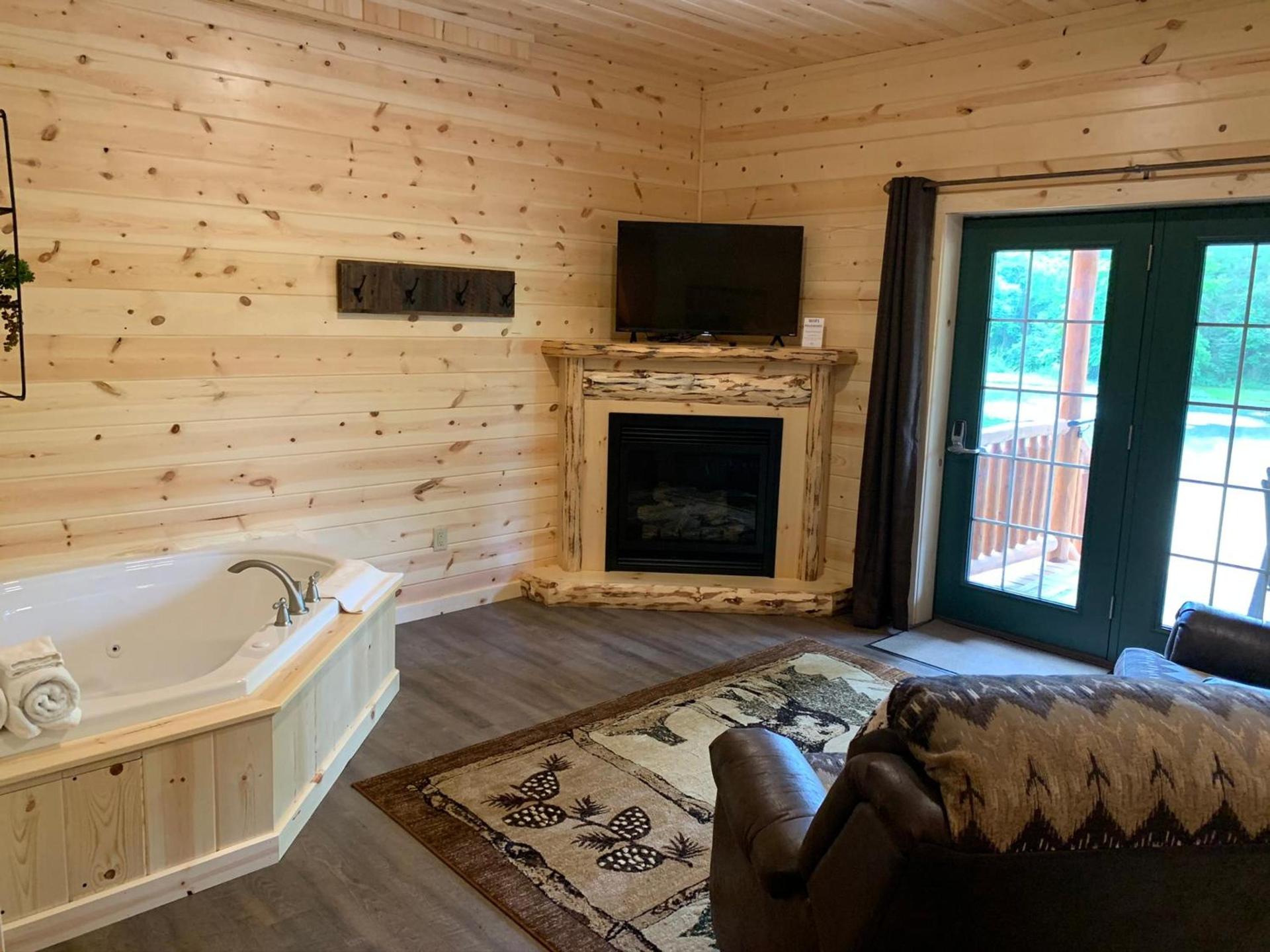 Waterview Lodge by Amish Country Lodging photo 40