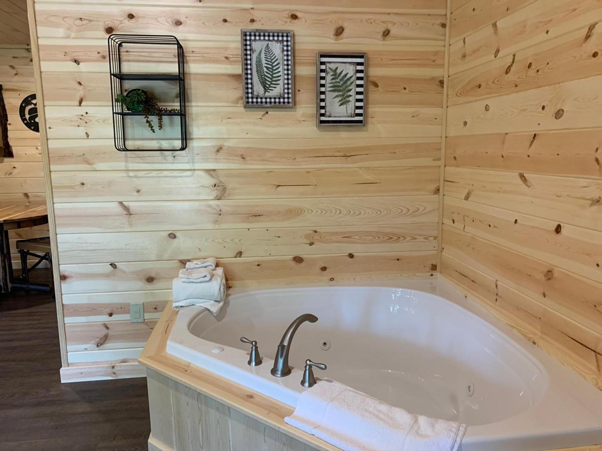 Waterview Lodge by Amish Country Lodging photo 45