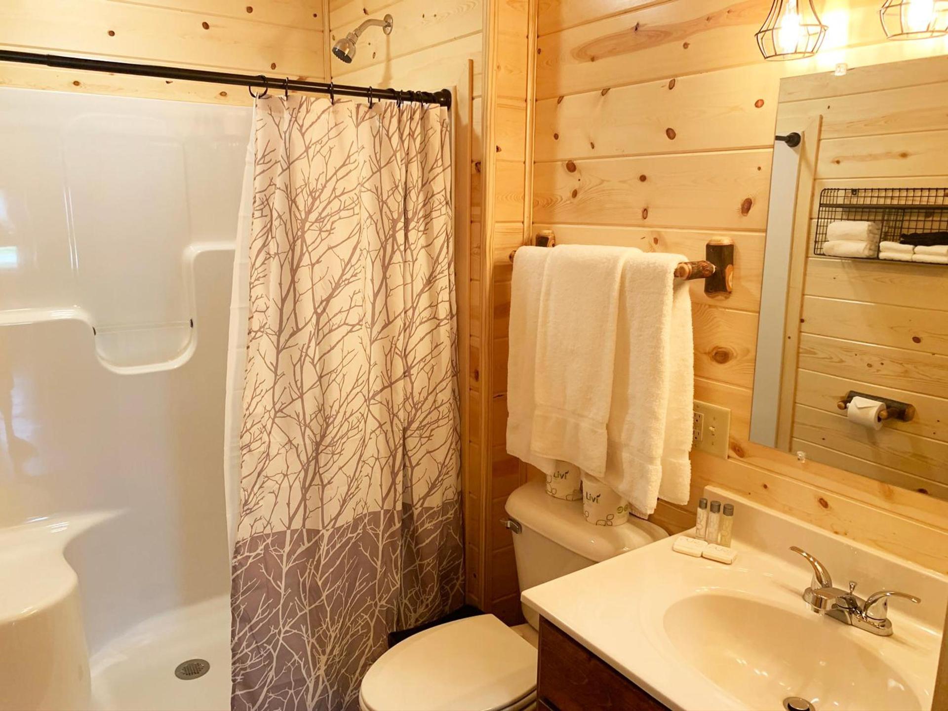 Waterview Lodge by Amish Country Lodging photo 47