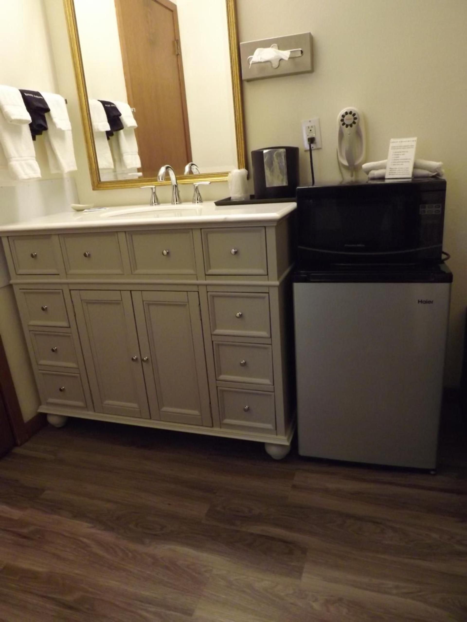 Crest Country Inn photo 40