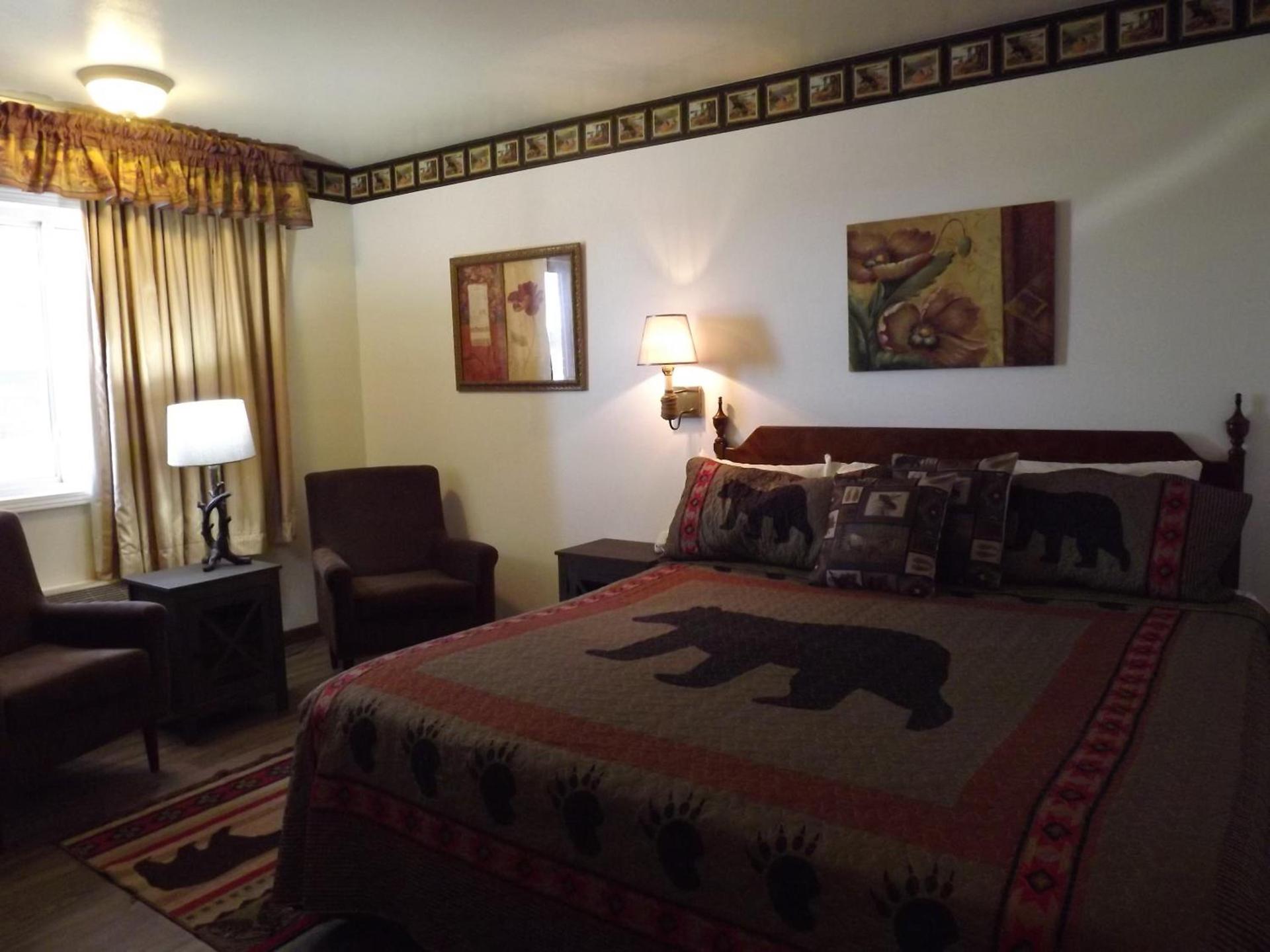 Crest Country Inn photo 41